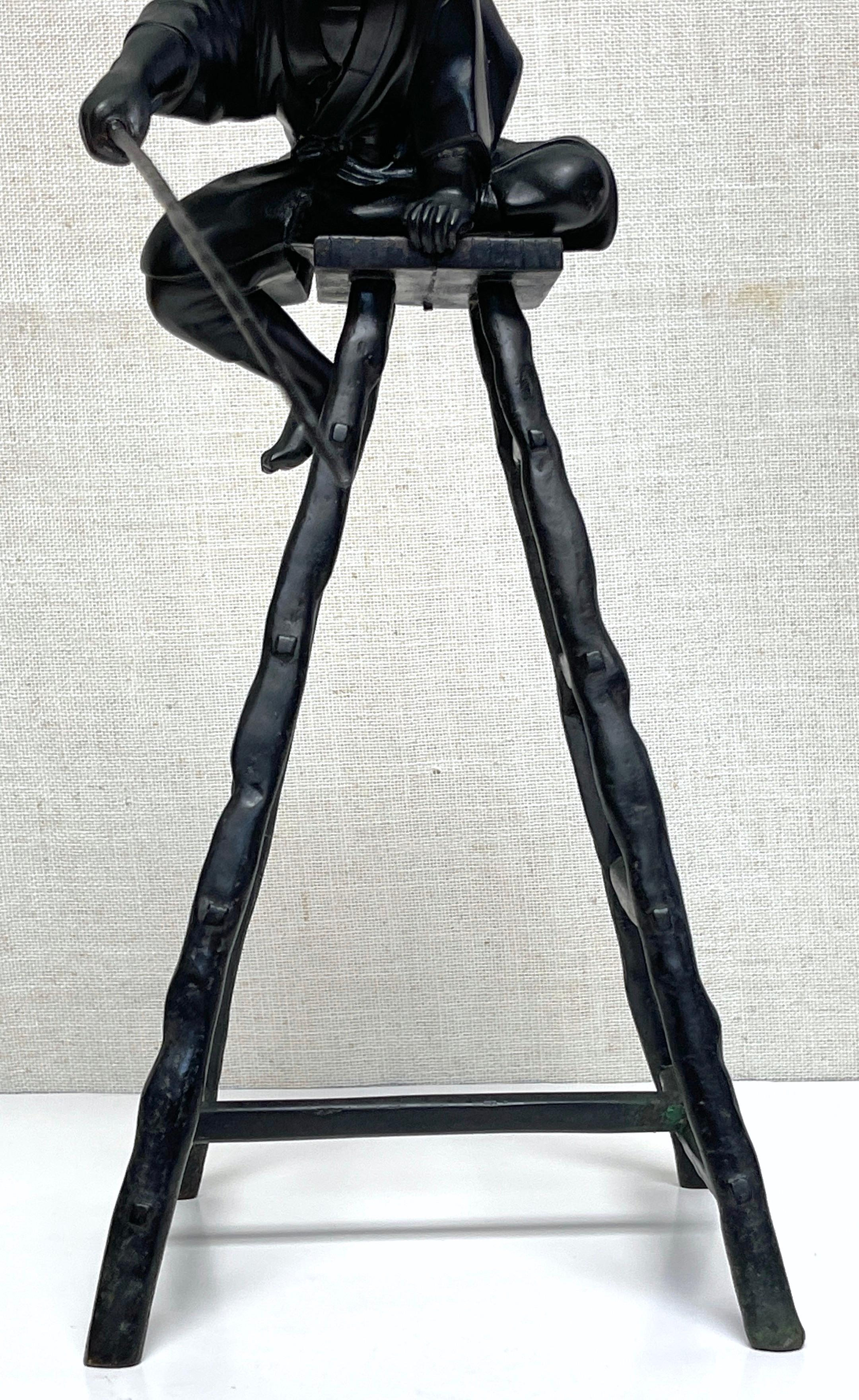 Okimono Meiji de bronce de pescador, sellado Masatsune Saku Vaciado en venta