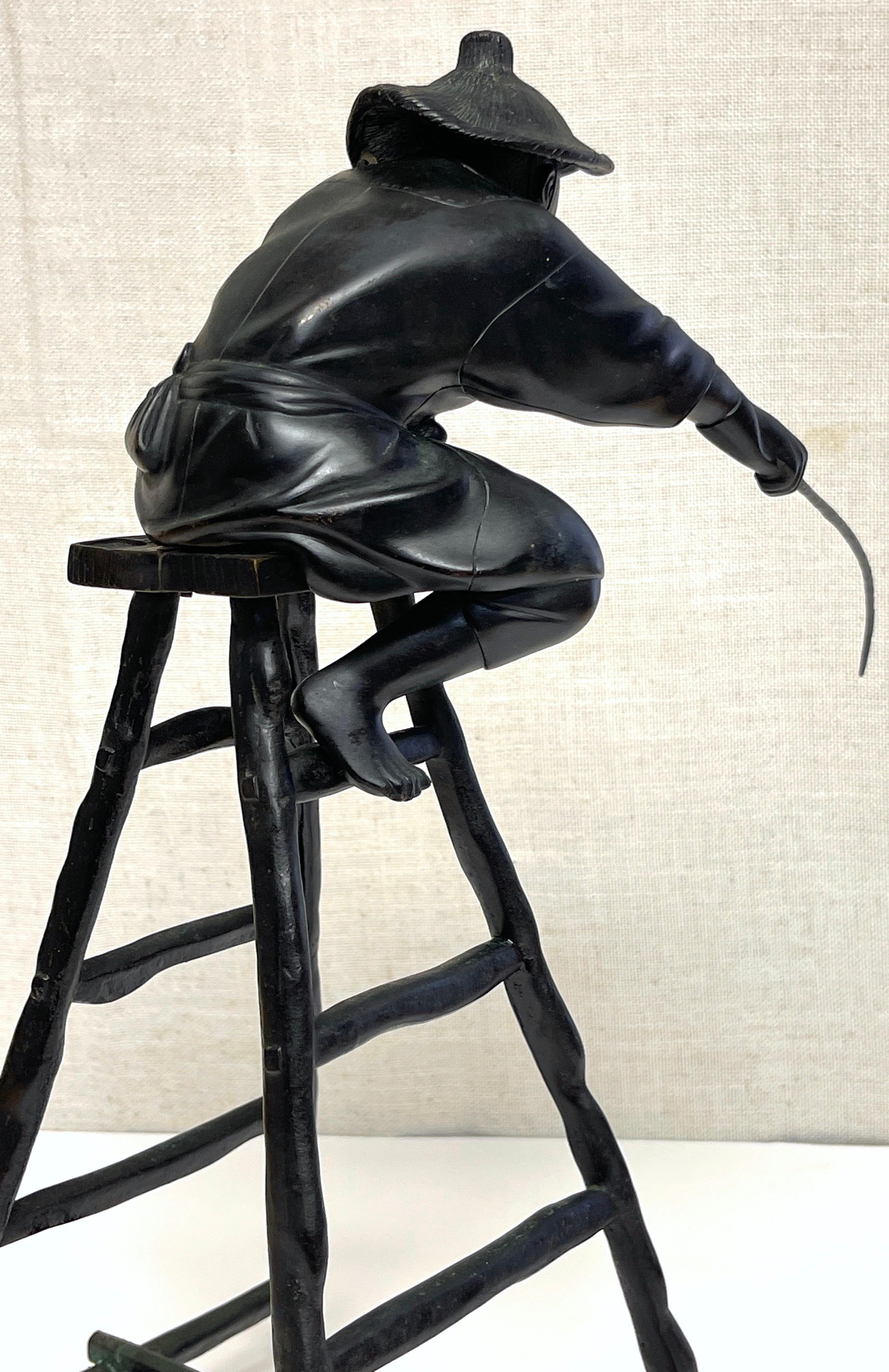 Okimono Meiji de bronce de pescador, sellado Masatsune Saku en venta 2