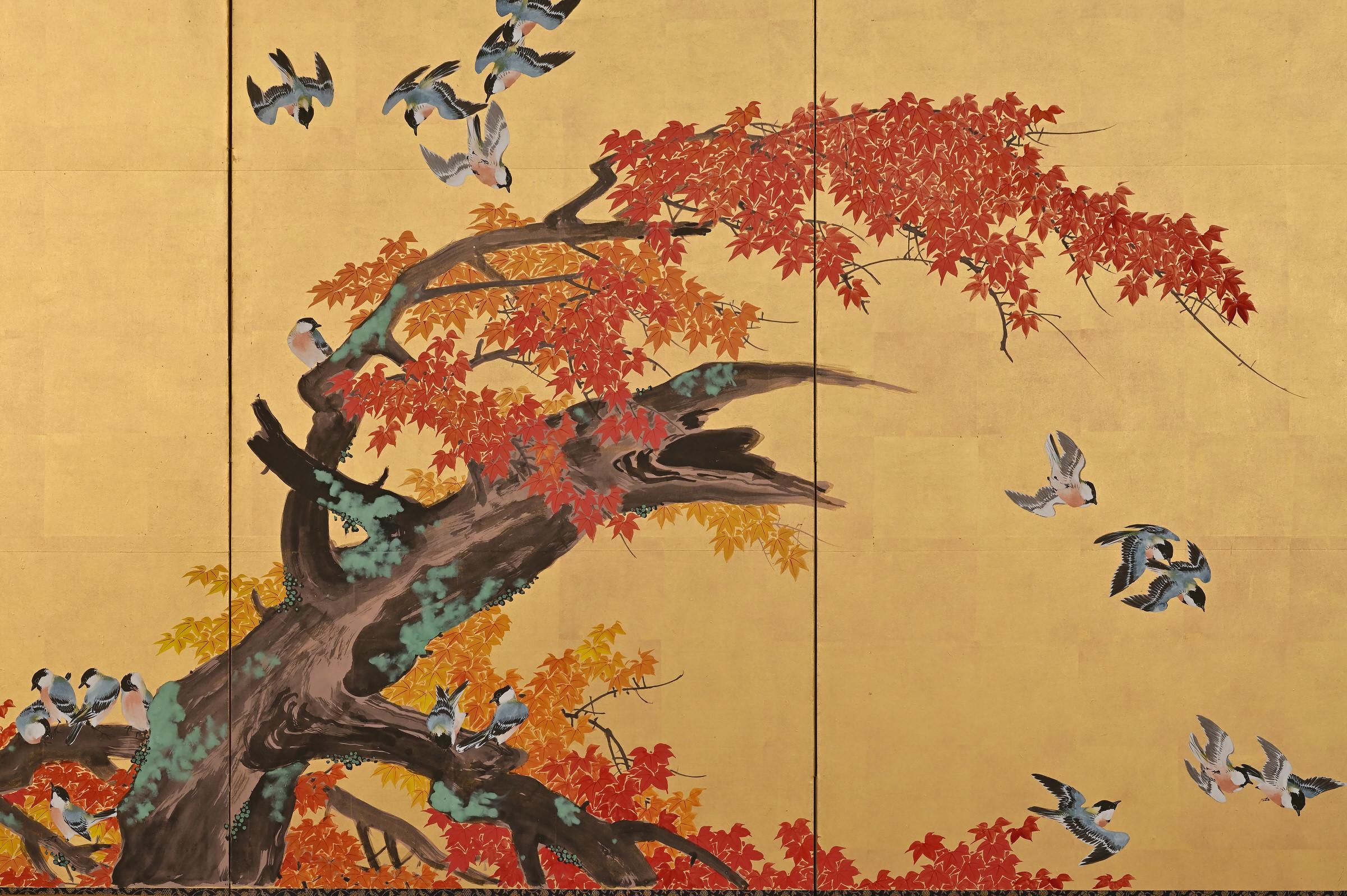Paire de paravents japonais de l'époque Meiji, vers 1900, fleurs et oiseaux du printemps et de l'automne en vente 1