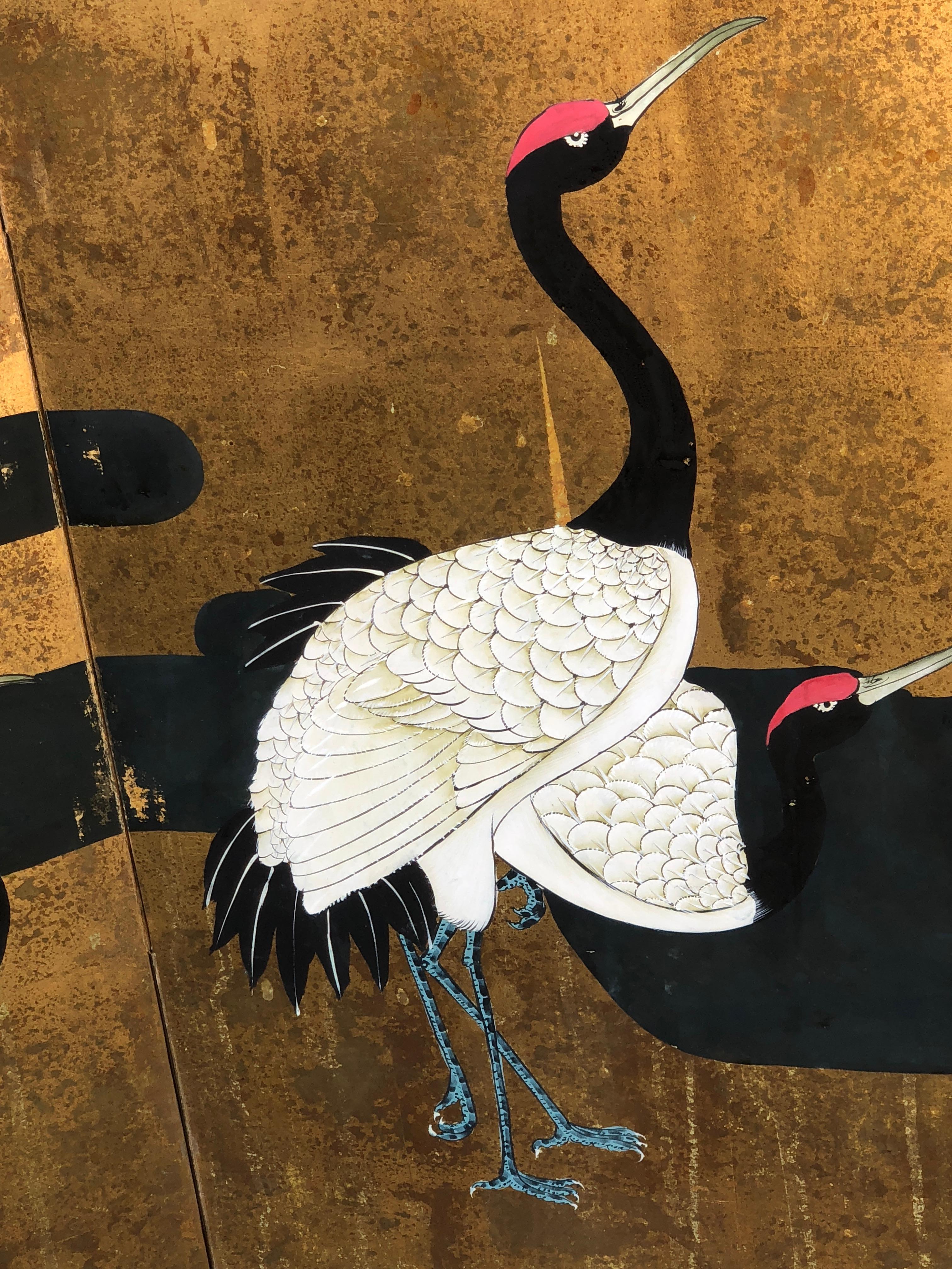 Phenomenal four-panel screen painted with four exquisite renderings of cranes in various positions.

 Anonymous artist 
(Japan, meiji era, 19th century)
CRANES ALONG A RIVER
Grues aux bords d'une riviere - Kraniche an einem Flussufer
Gru sulla riva