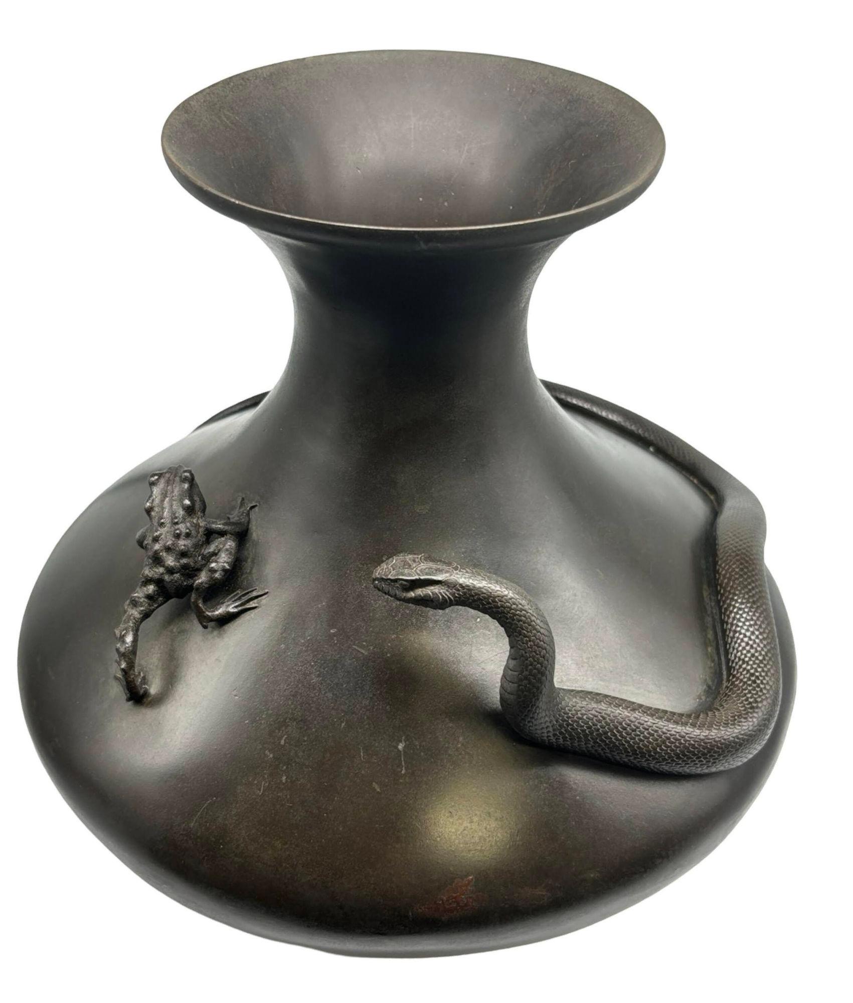 Meiji Era Hand Casted Japanese Bronze Vase of Snake & Hunting Frog 2