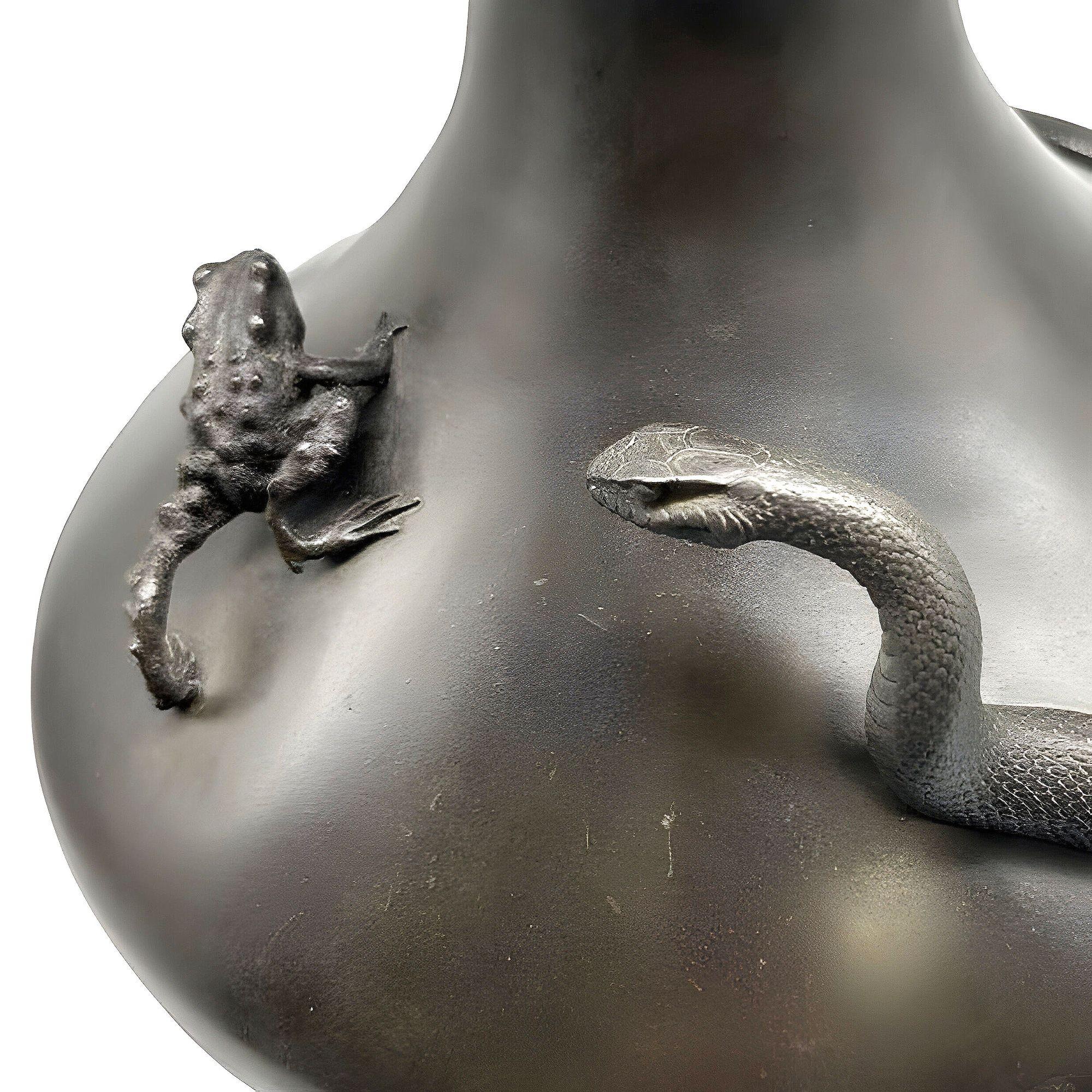 Meiji Era Hand Casted Japanese Bronze Vase of Snake & Hunting Frog 5