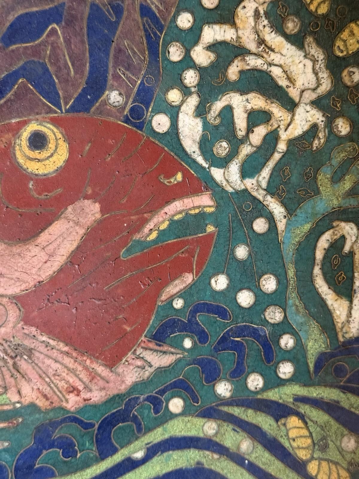 Meiji Japanese Cloisonne Charger Urashima Taro Riding the Sea Bream Mythological im Zustand „Gut“ im Angebot in Long Island City, NY