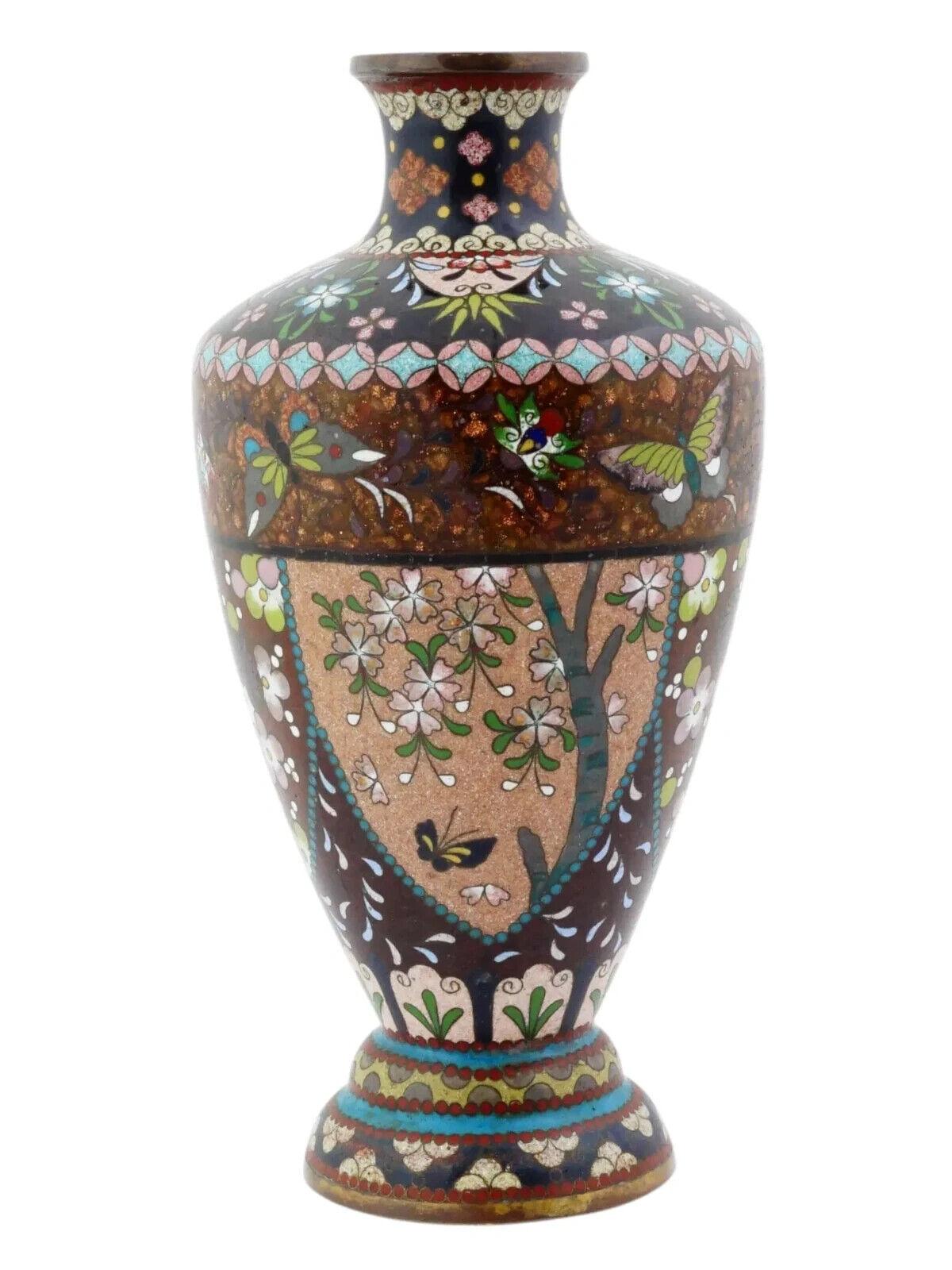 Jarrón japonés Meiji con diseño de medallones de esmalte de cloisonné Cloissoné en venta