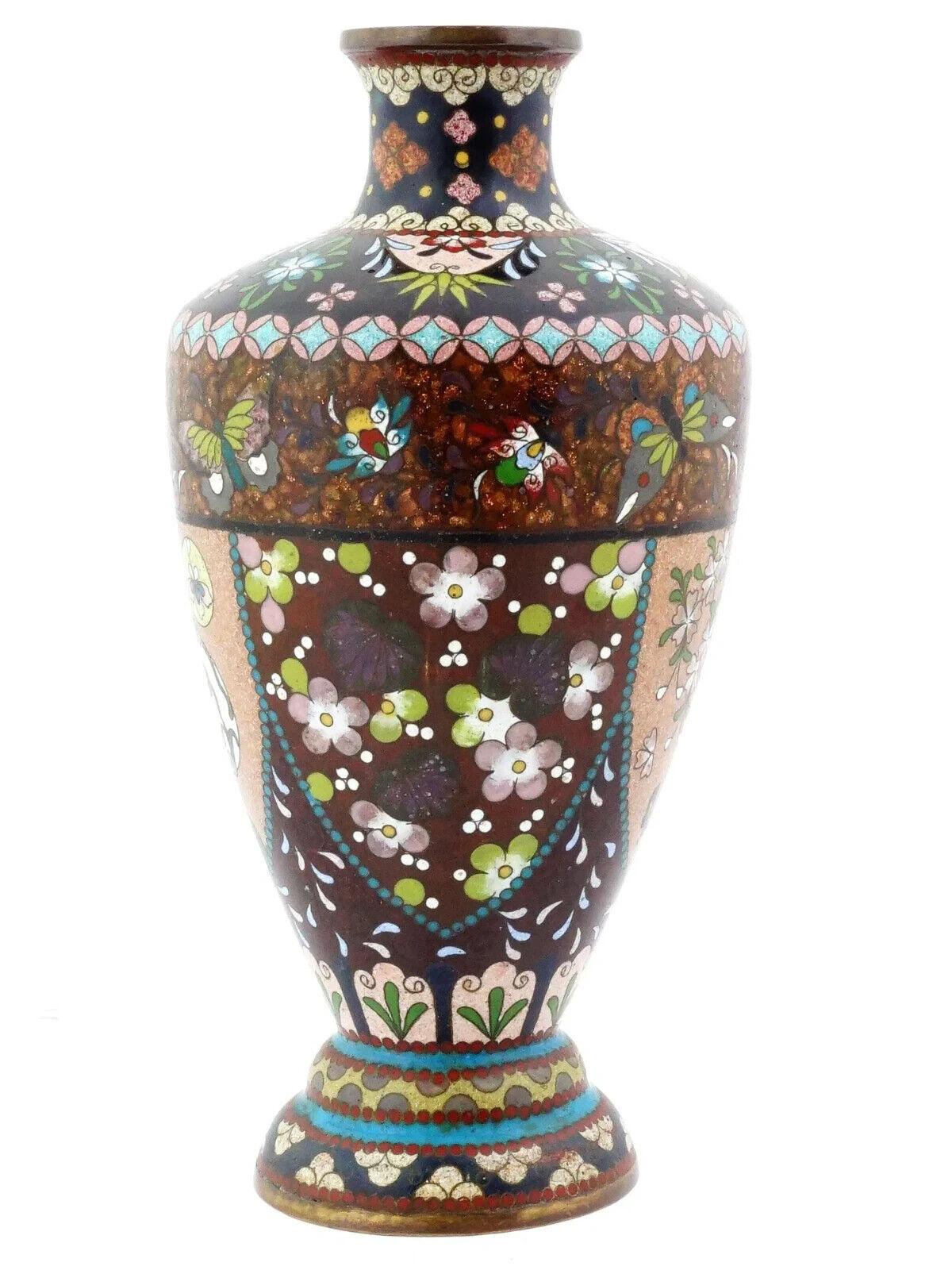 Jarrón japonés Meiji con diseño de medallones de esmalte de cloisonné en Bueno estado para la venta en New York, NY