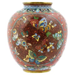 Jarrón japonés Meiji de cloisonné y esmalte dorado con forma de mariposa