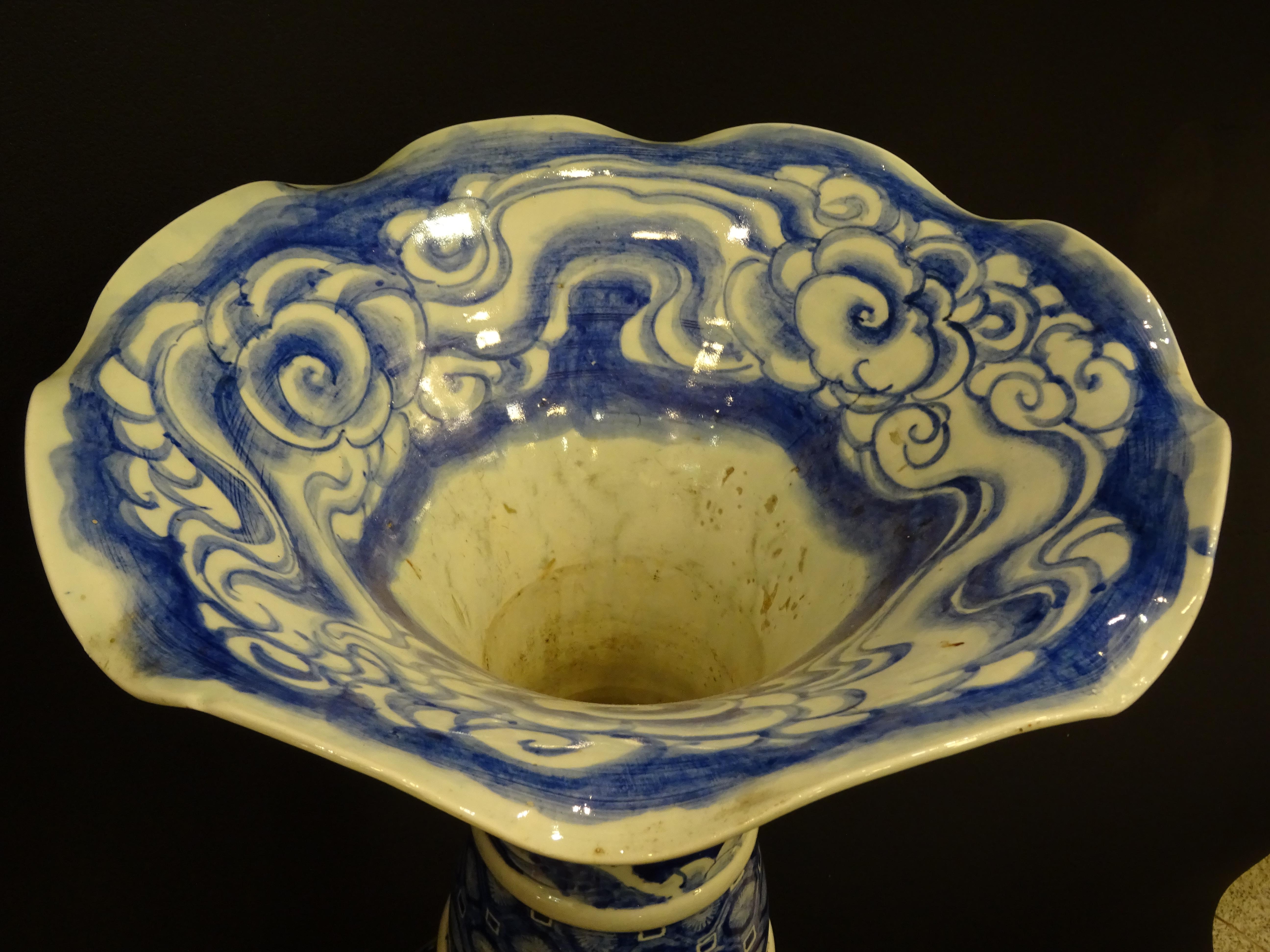 Meiji Japanese Great Blue and White Porcelain Vase, circa 1900 5