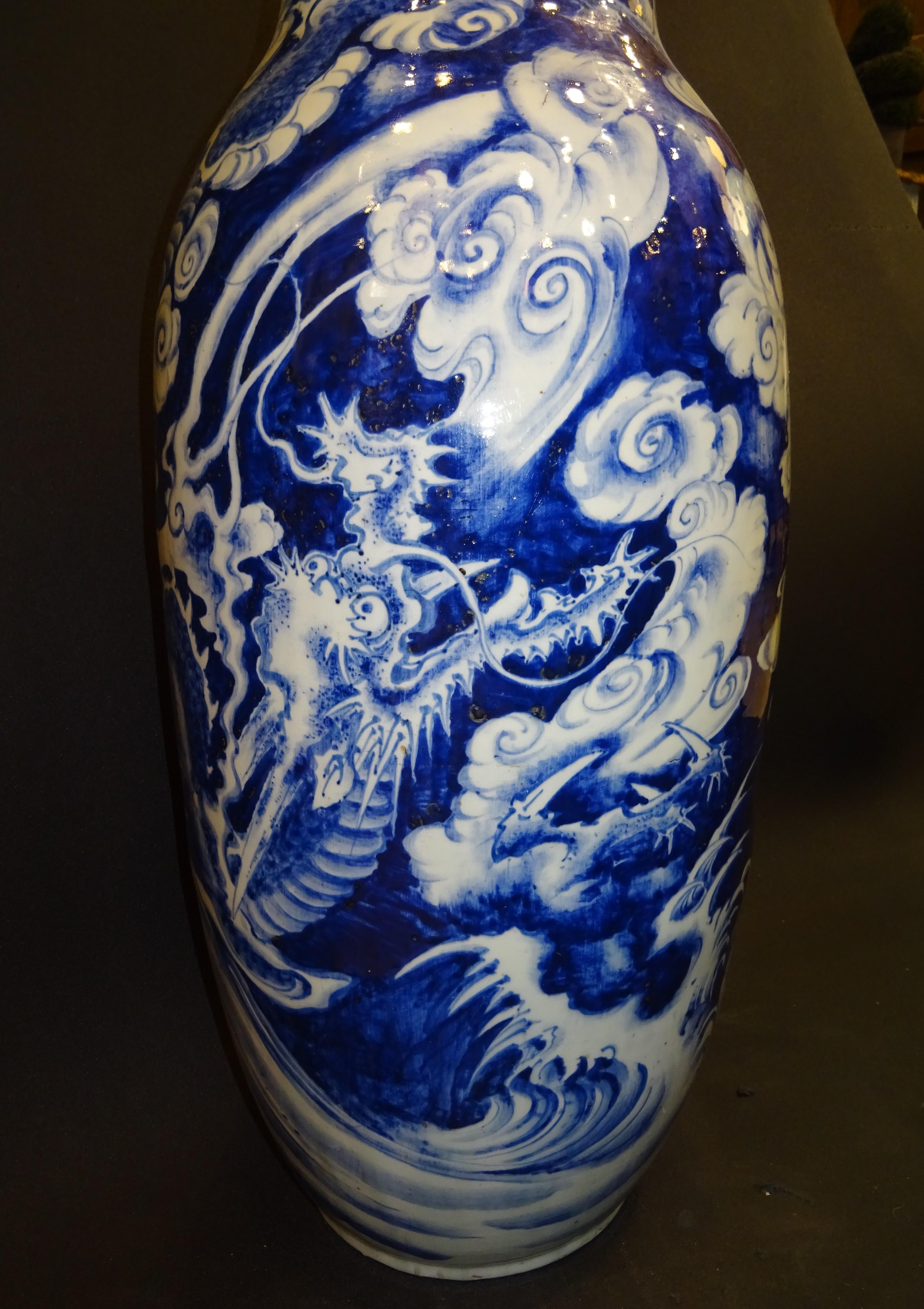 Meiji Japanese Great Blue and White Porcelain Vase, circa 1900 9