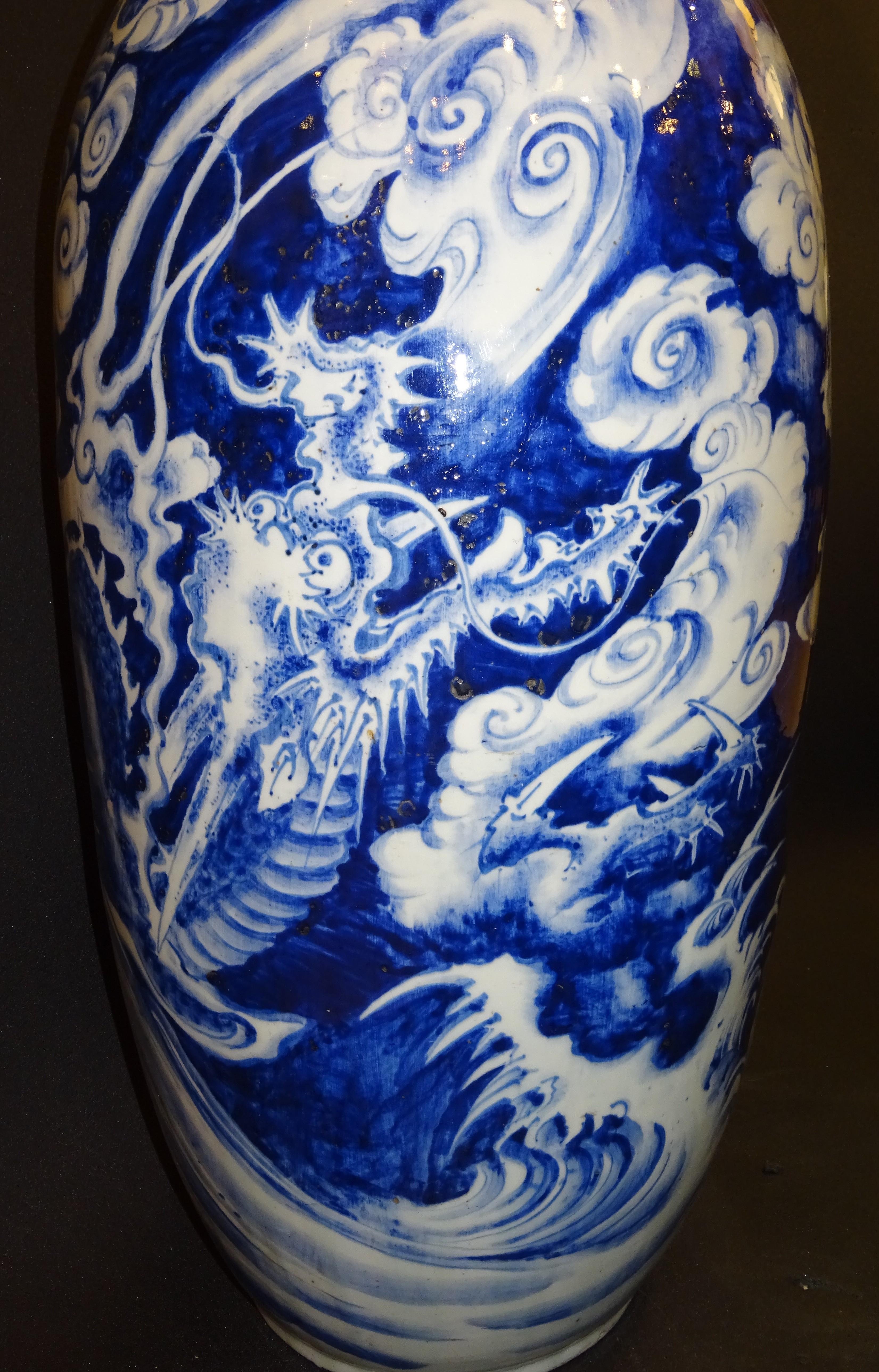 Meiji Japanese Great Blue and White Porcelain Vase, circa 1900 11