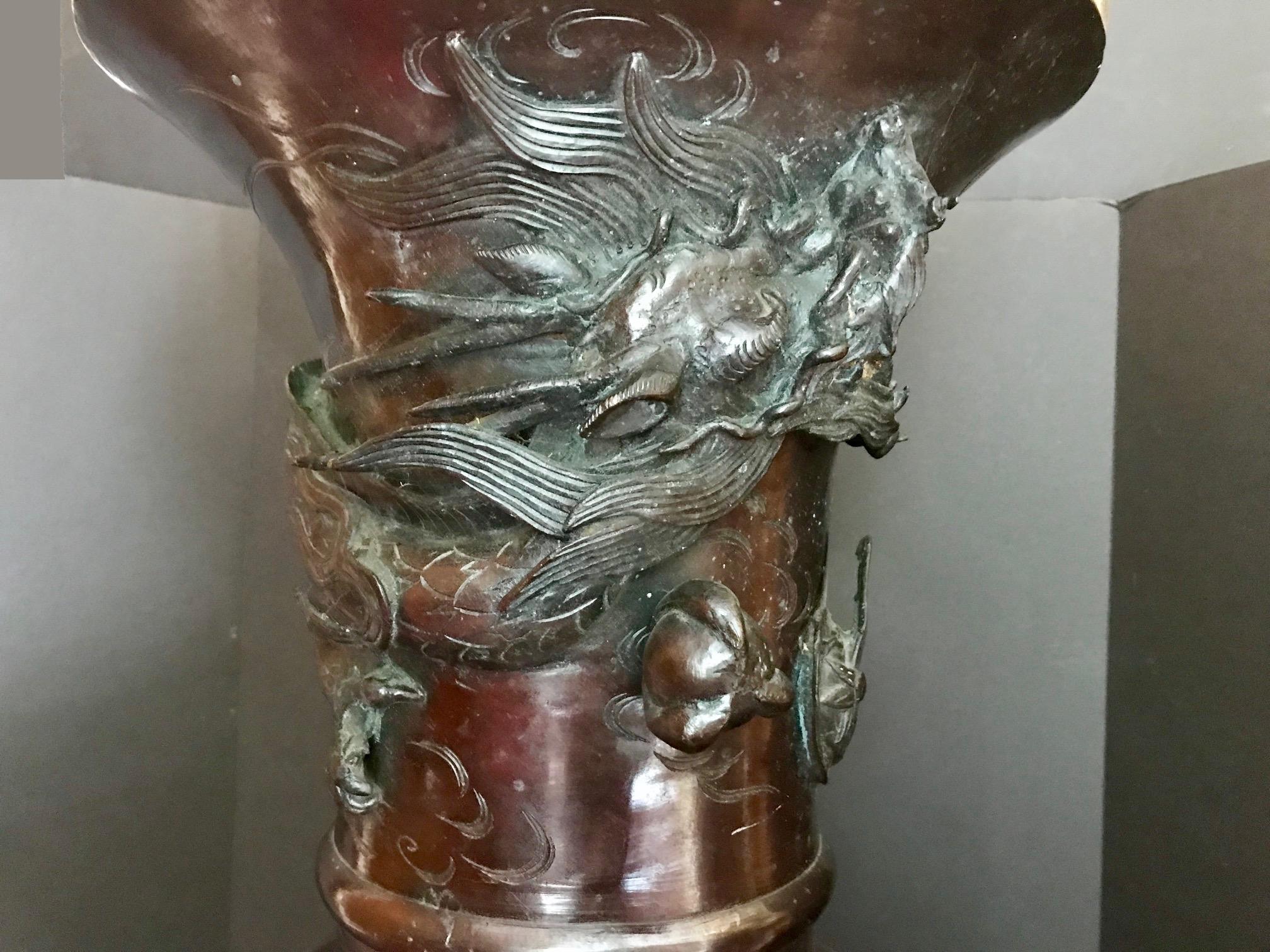 Meiji Japanese Large Bronze Floor Vase, Intricate Elaborate Decorations In Good Condition In Vero Beach, FL