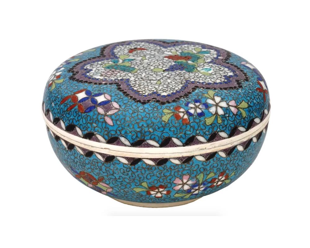 Cloissoné Meiji Japanese Totai Cloisonne Enamel Porcelain Box For Sale