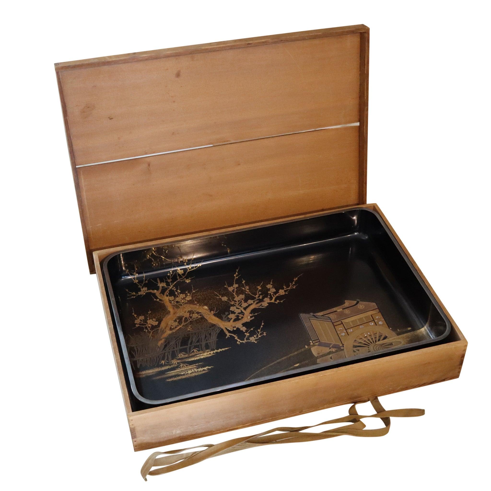 MEIJI PERIOD 1890 Maki-e Presentation Tray In Lacquer and Gold
