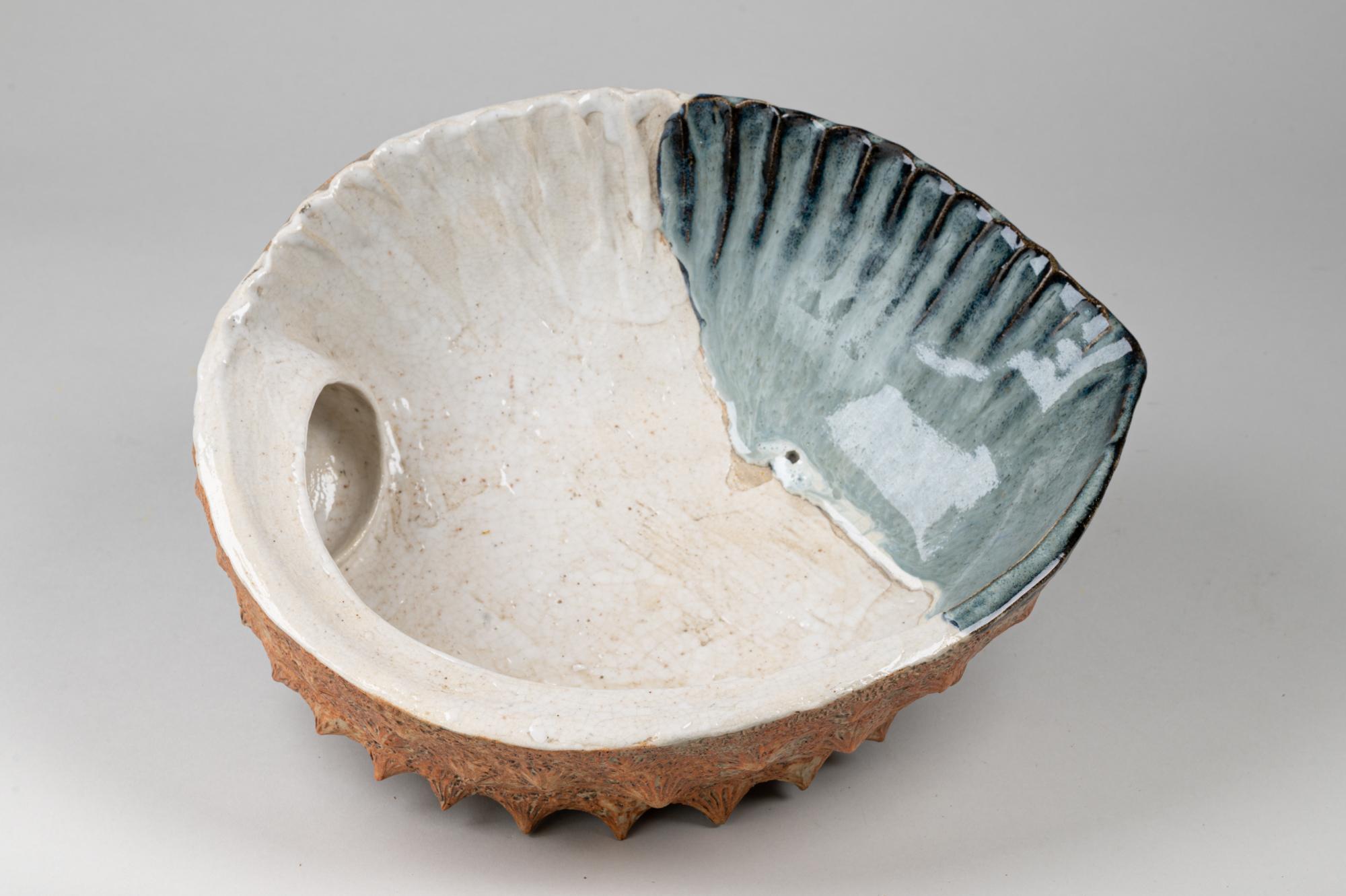 Meiji Period abalone shell ceramic basin, Meiji period (1868-1912) ceramic bowl in the shape of an abalone shell, with wonderful realistic details and whimsical execution. Gloss glaze on the inside and matte glaze on the outside. Outside of the