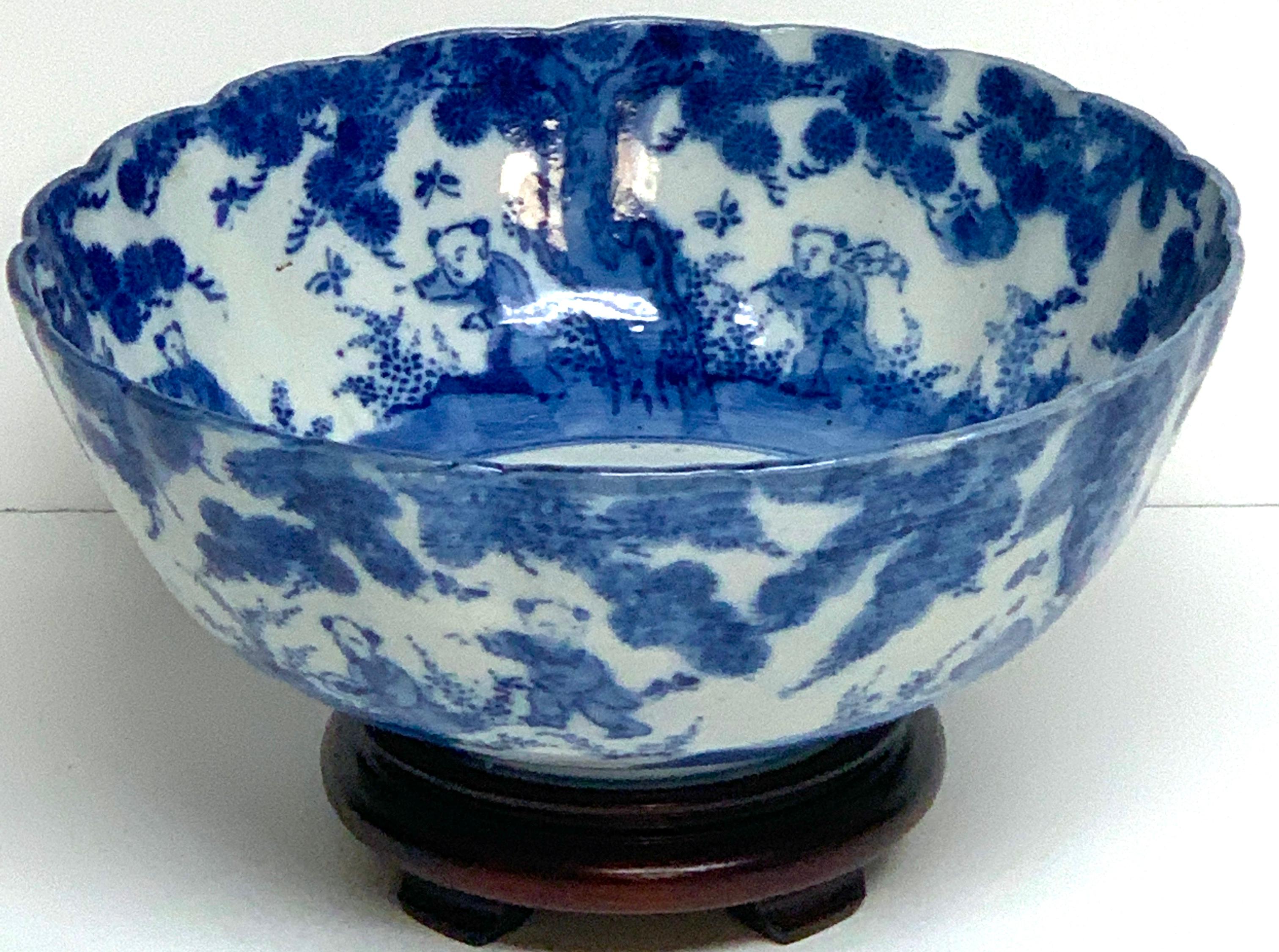 Meiji Period Blue and White Imari Scalloped Bowl with Stand In Good Condition In West Palm Beach, FL
