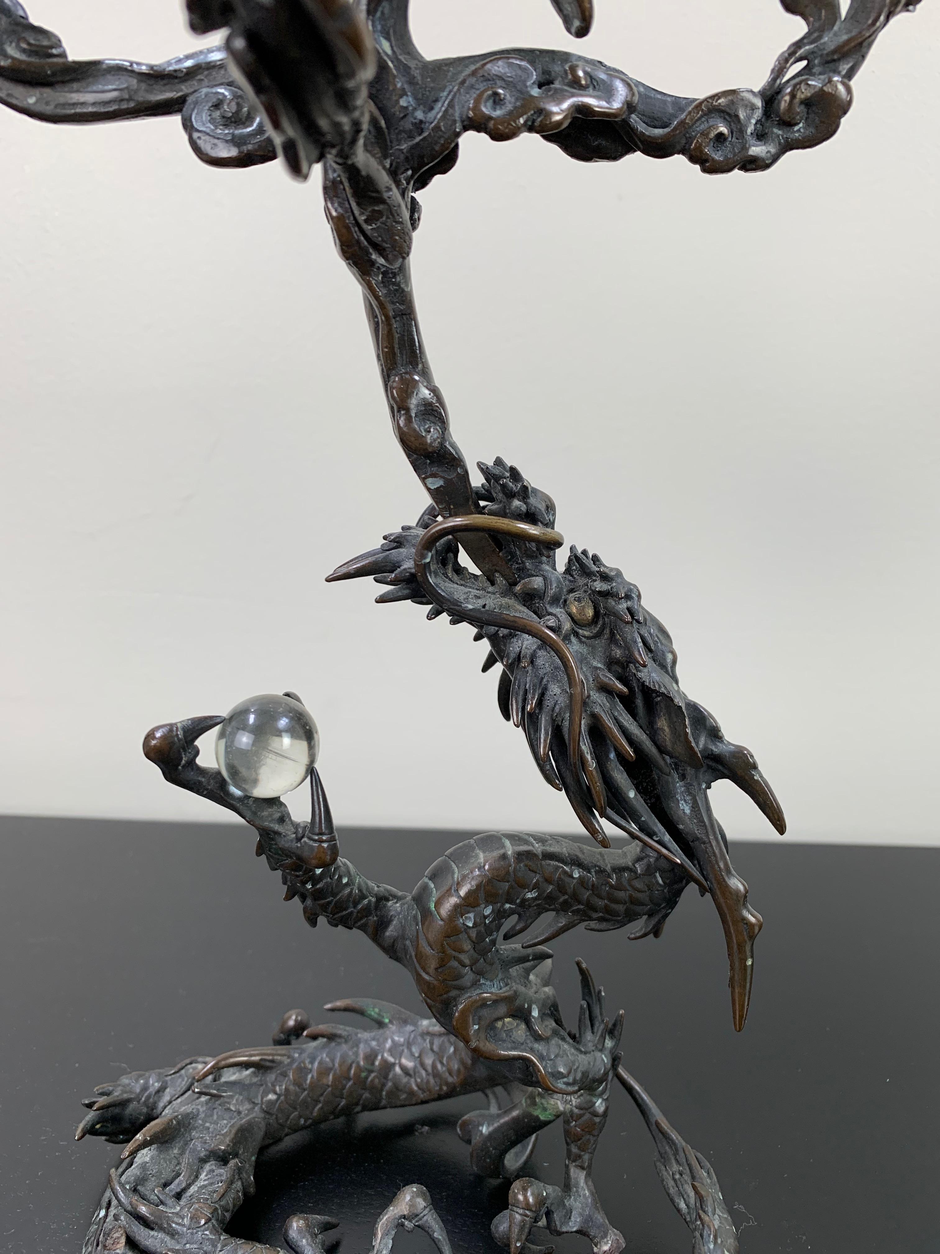 Candelabro a forma di drago in bronzo del periodo Meiji a coppia in vendita 6