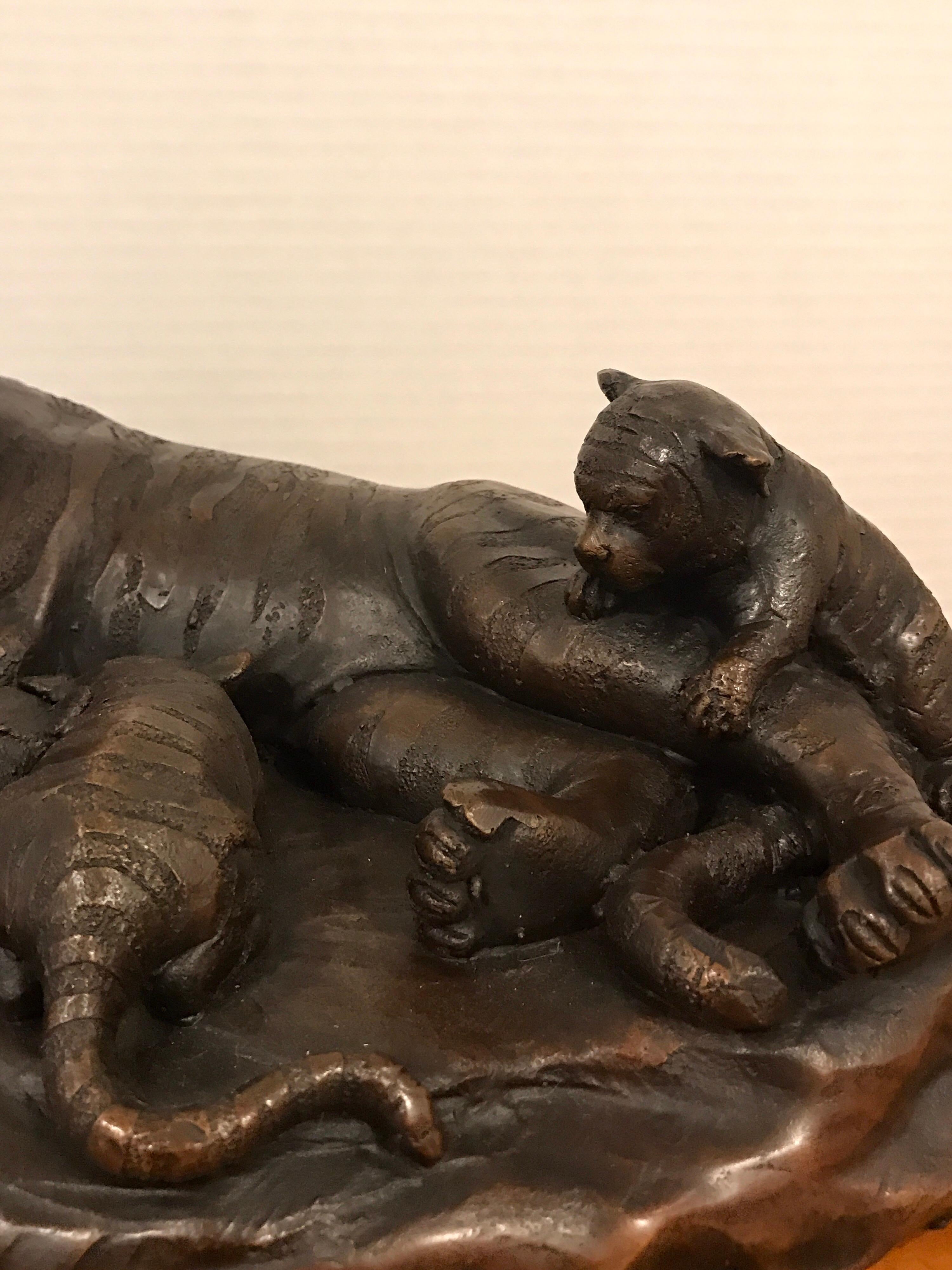 Meiji Period Bronze Grouping of Tigers In Good Condition In West Palm Beach, FL