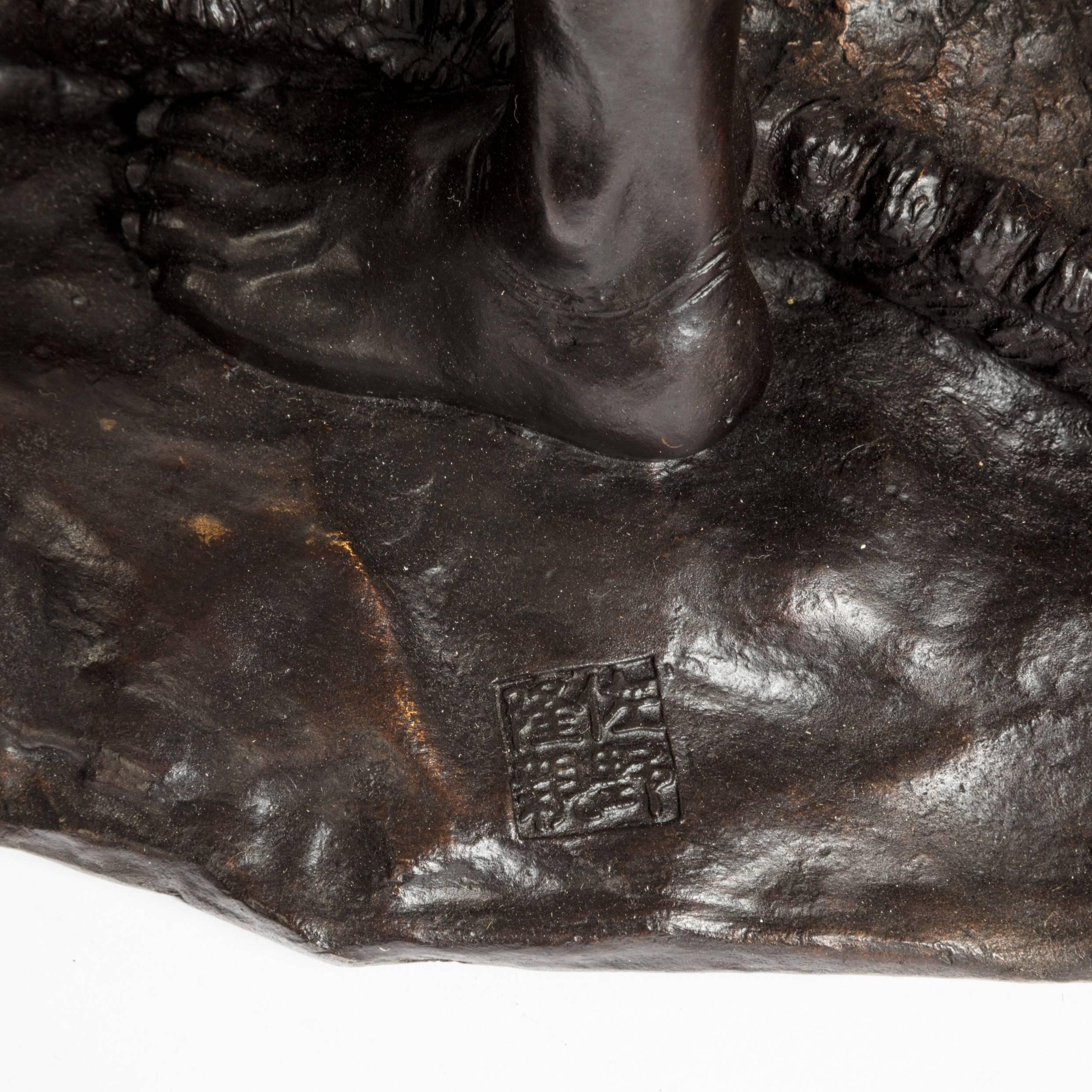Bronzeskulptur eines Labourers aus der Meiji-Periode im Zustand „Gut“ im Angebot in Lymington, Hampshire