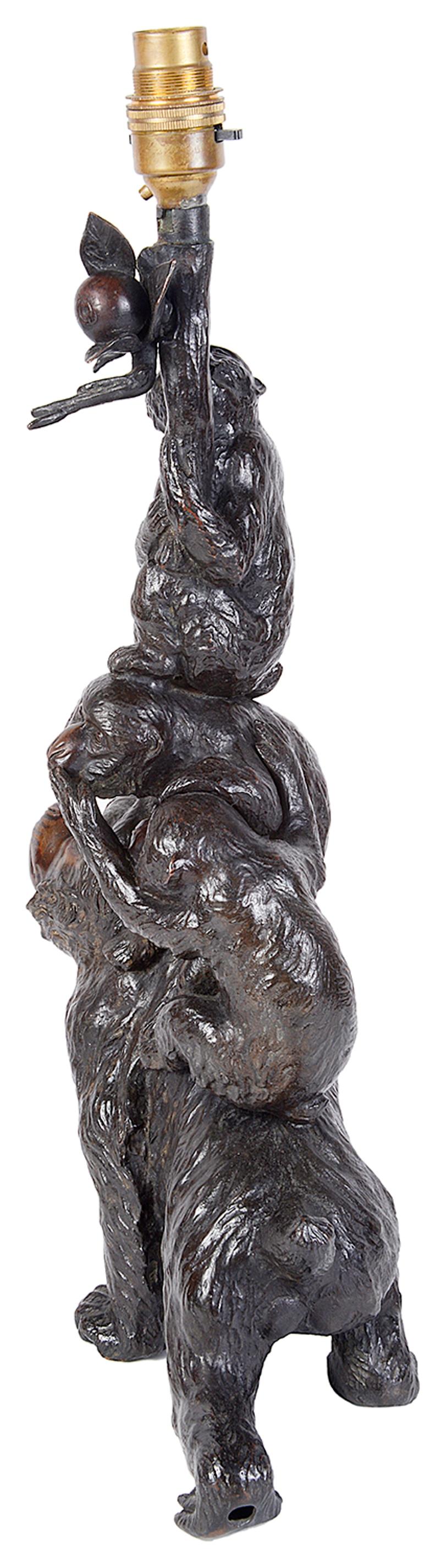 Bronzestudie der spielenden Affen aus der Meiji-Periode / Lampe (19. Jahrhundert) im Angebot