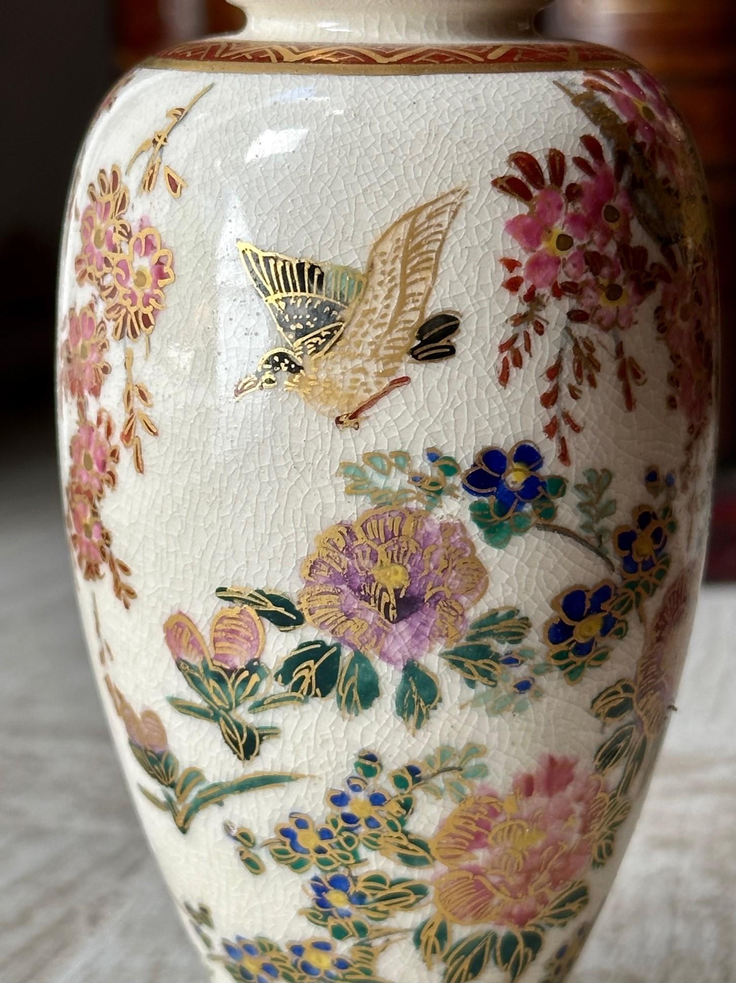 Petit vase balustre Satsuma de la période Meiji. Excellent état - En vente à Vero Beach, FL