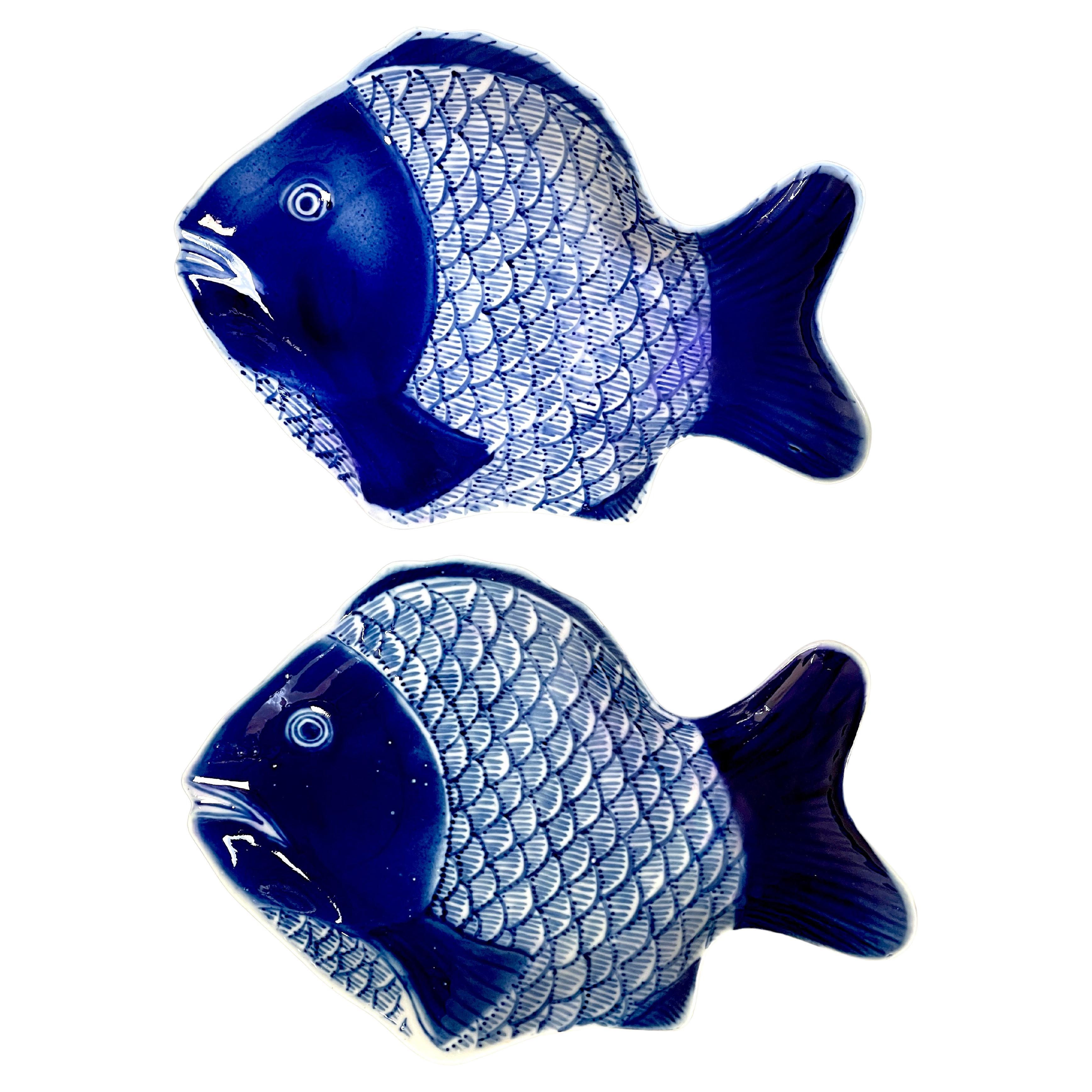 Blau-weiße Fischteller aus der Meiji-Periode von Fukagawa, 2 verfügbar