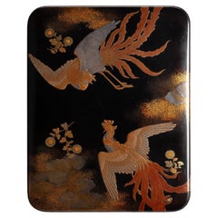 Suzuribako aus der Meiji-Zeit mit Maki-e-Verzierung: Phönix und Chrysantheme