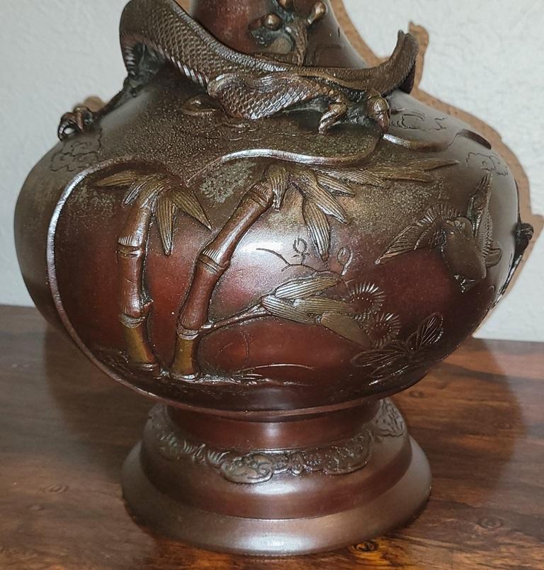 Meiji Period High Quality Japanese Bronze Vase by Yoshida Zo For Sale 4