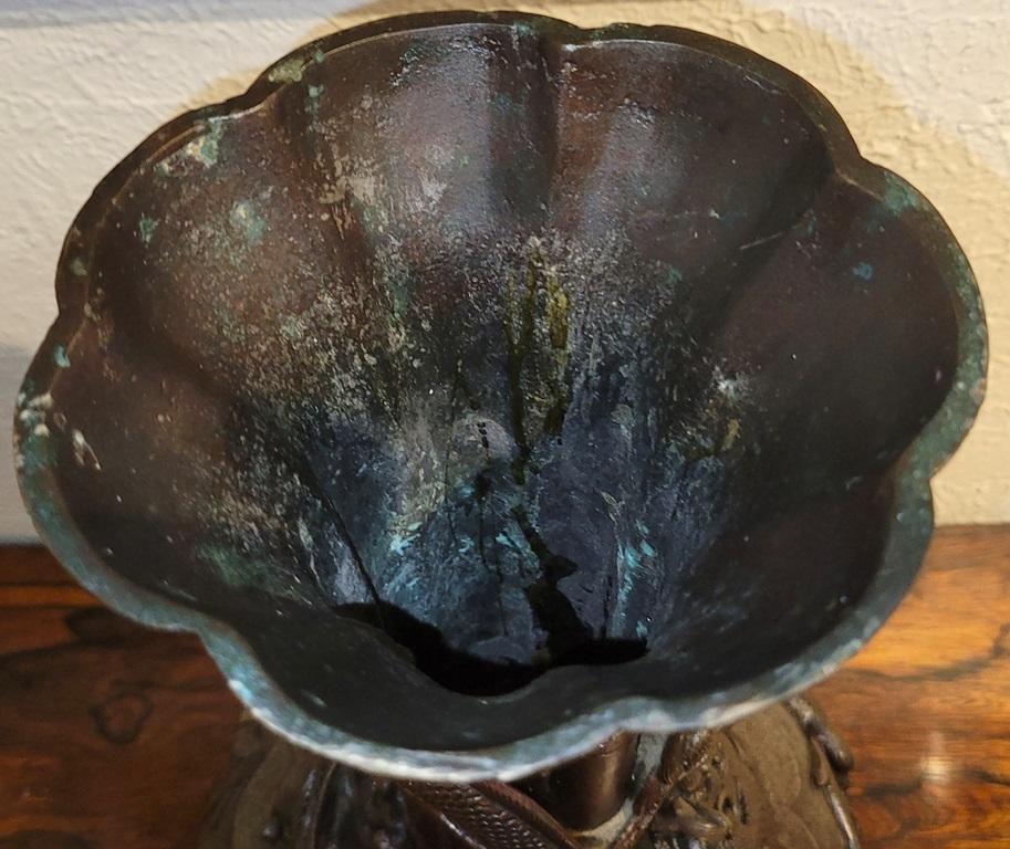 Meiji Period High Quality Japanese Bronze Vase by Yoshida Zo For Sale 11