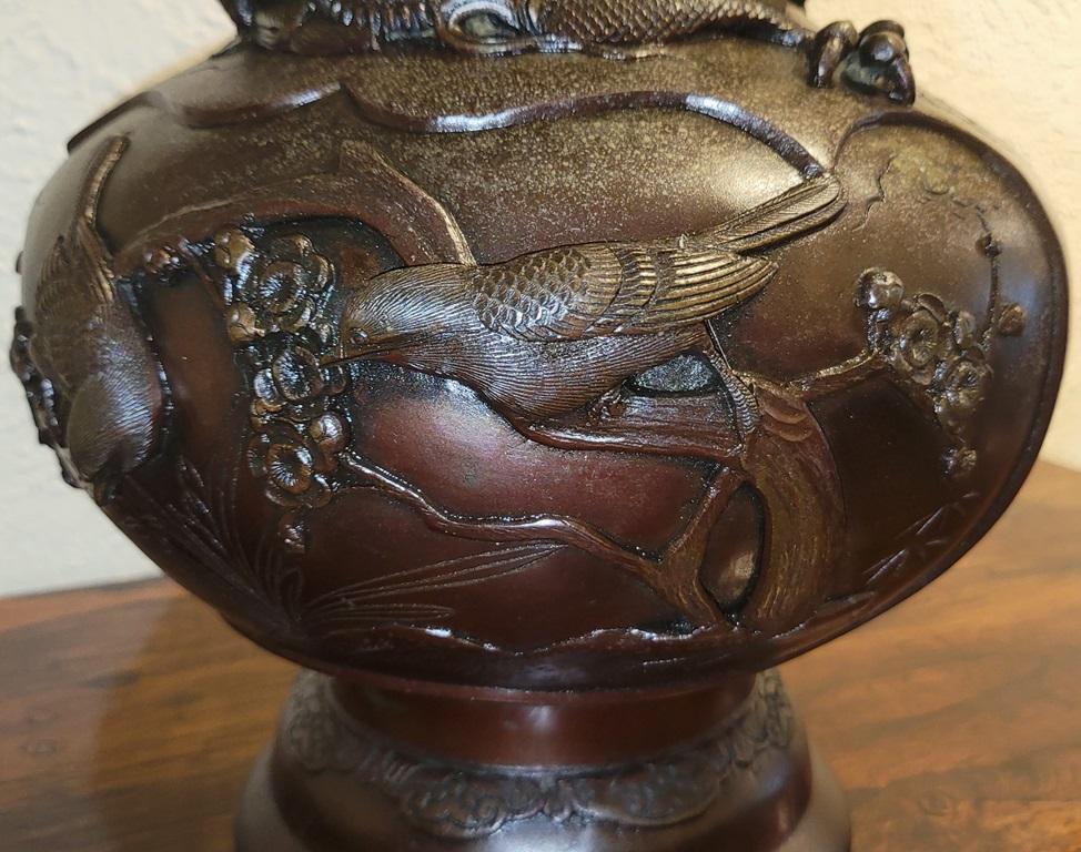 Meiji Period High Quality Japanese Bronze Vase by Yoshida Zo In Good Condition For Sale In Dallas, TX