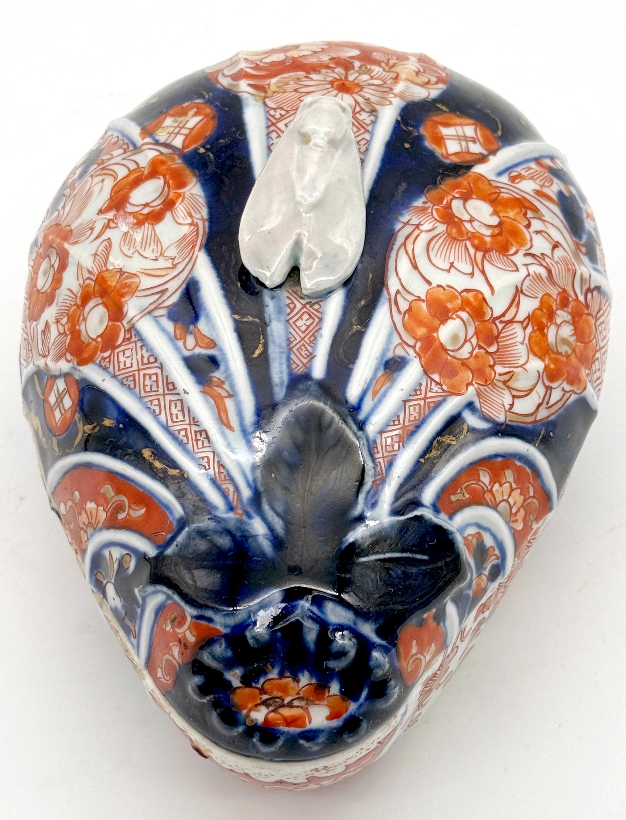 Caja en forma de calabaza Imari del Periodo Meiji con asa de polilla, de Fukagawa Japonés en venta