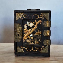 Meiji Period Ivory and Mother-of-Pearl Inlaid lacquer box, Japan 19th Century