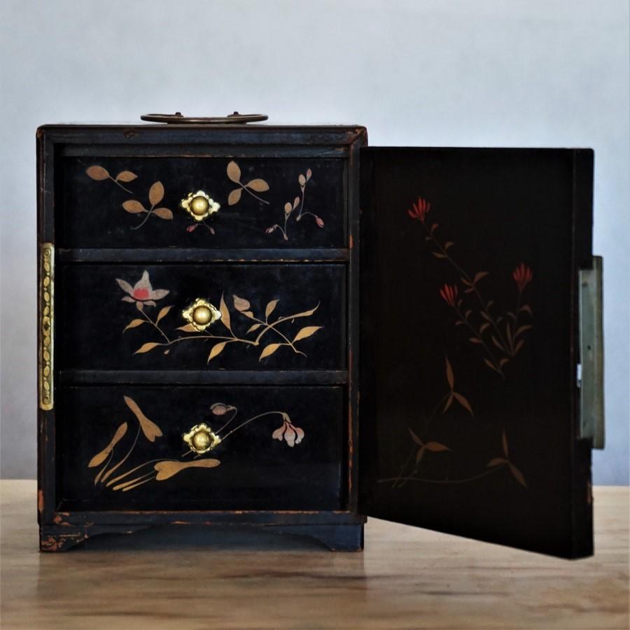 Lacquered Meiji Period Ivory and Mother-of-Pearl Inlaid lacquer box, Japan 19th Century