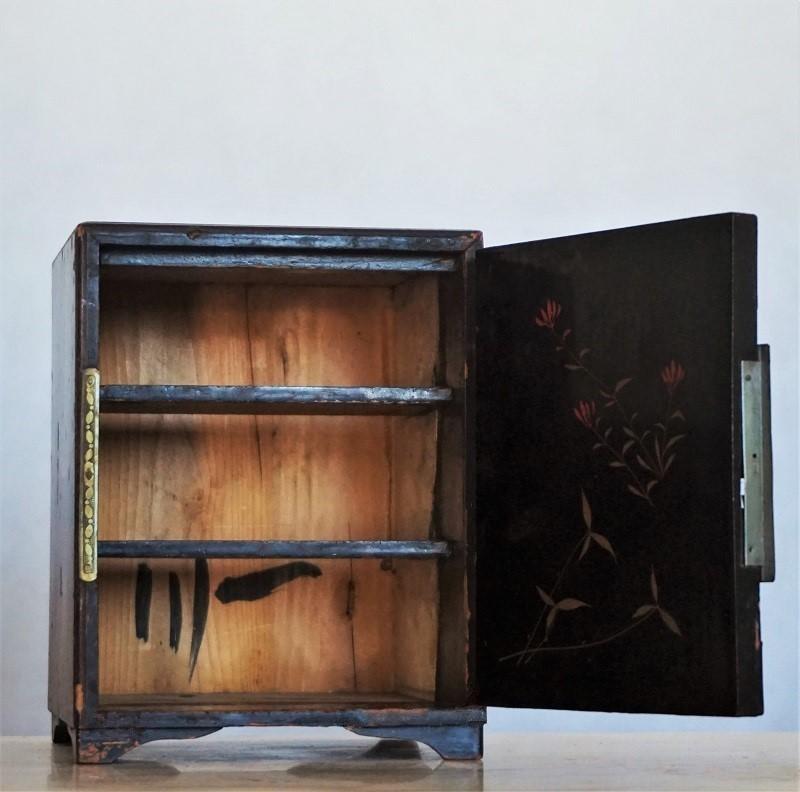 Meiji Period Ivory and Mother-of-Pearl Inlaid lacquer box, Japan 19th Century 3