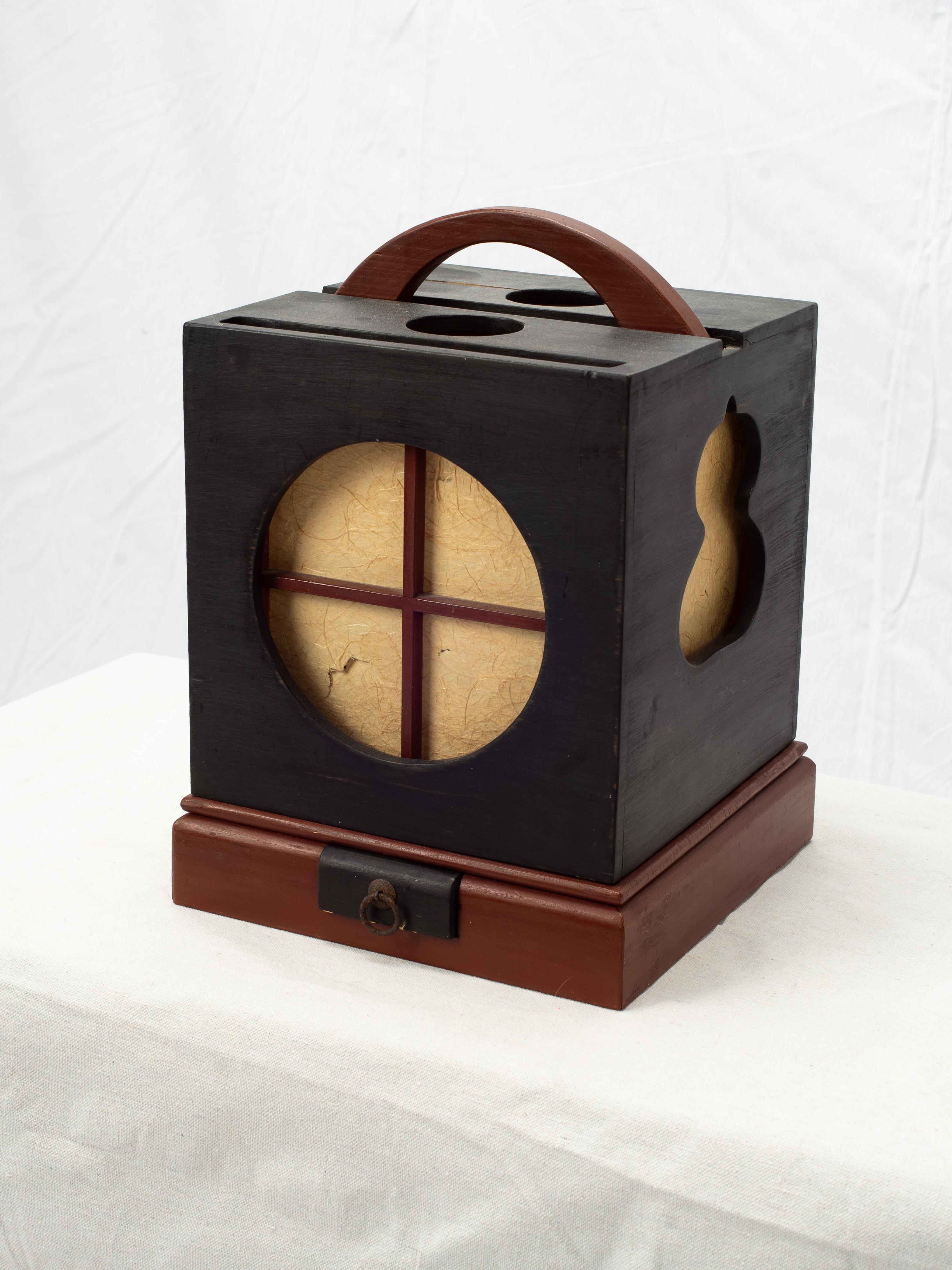 Meiji Period Japanese Ariake Andon Table Floor Lantern Lamp In Good Condition For Sale In Fort Collins, CO
