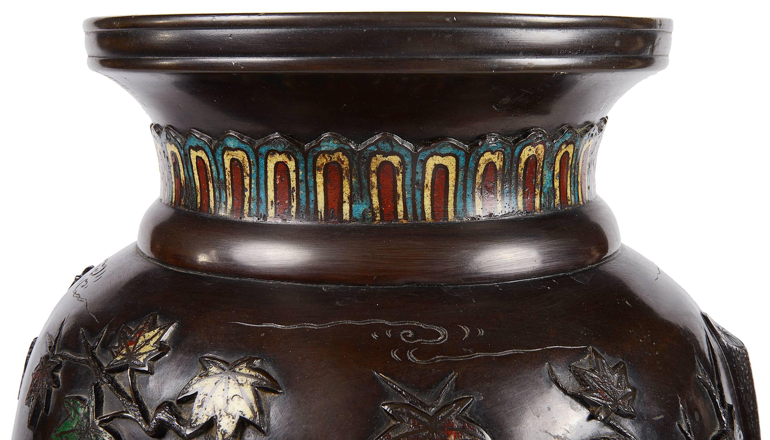 Japanische Bronze-Emaille-Vase aus der Meiji-Periode im Angebot 1
