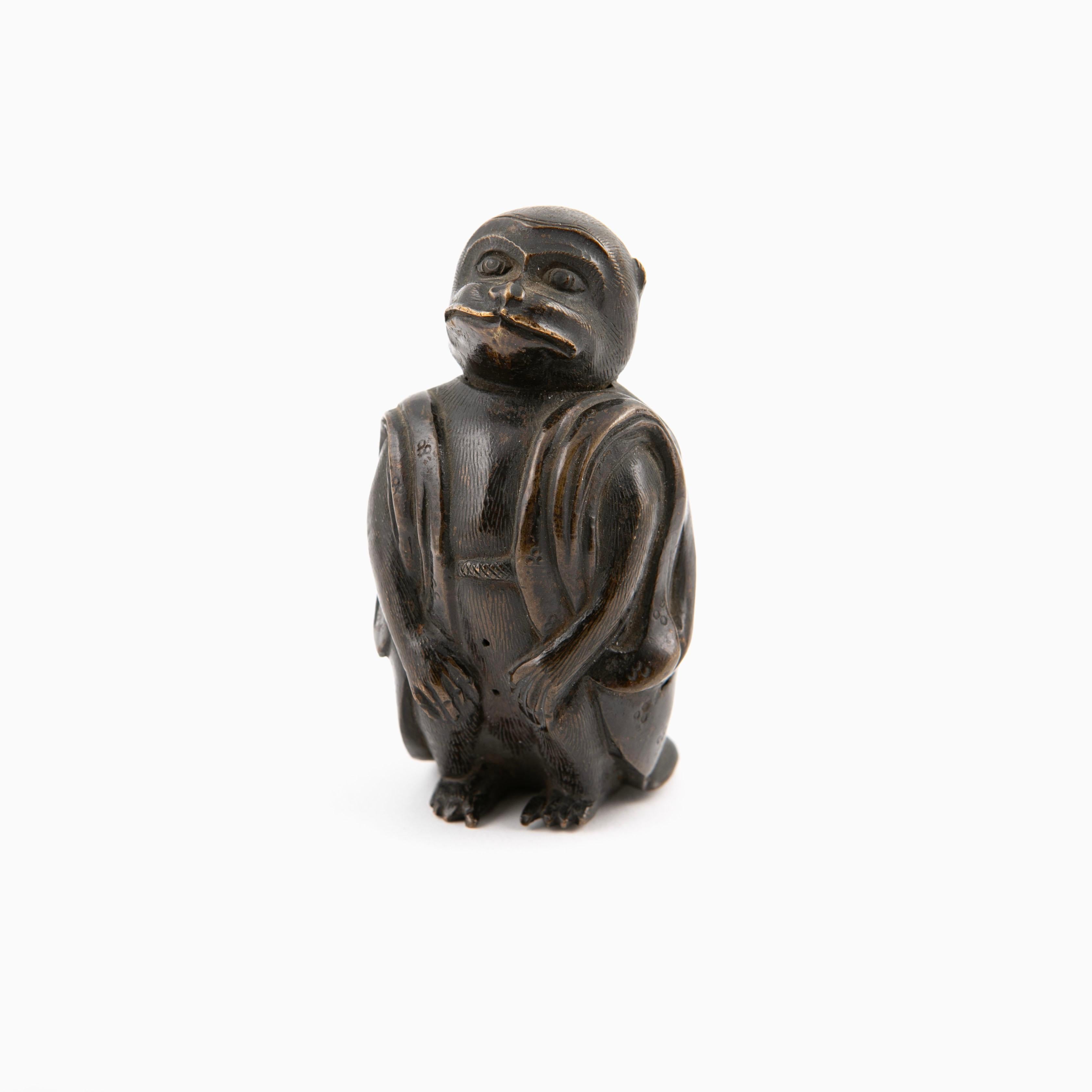 Kleine japanische Bronze-Affenskulptur aus der Meiji-Zeit im Angebot 2