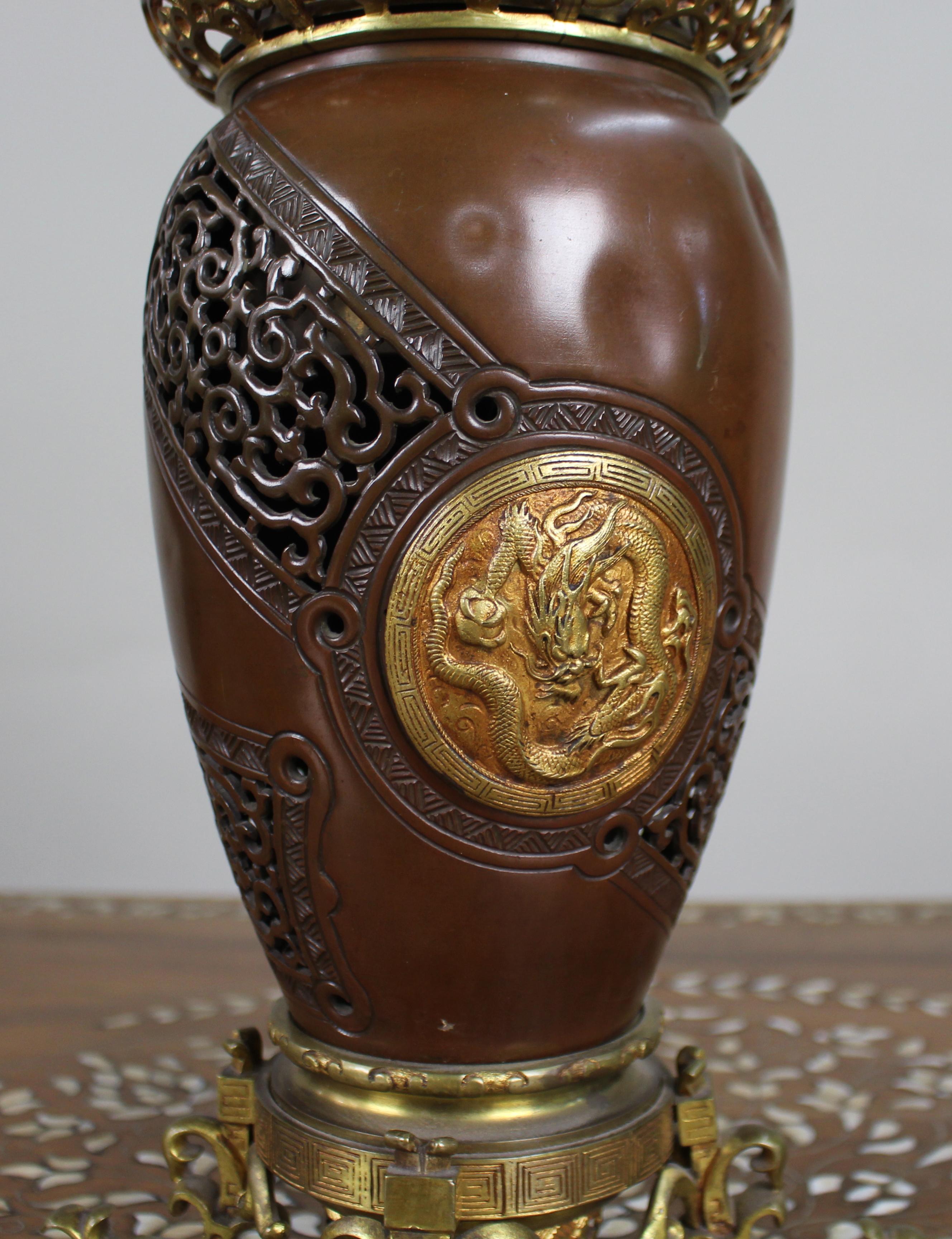 Lámpara de aceite japonesa de bronce del periodo Meiji c.1900 en Bueno estado para la venta en Worcester, GB
