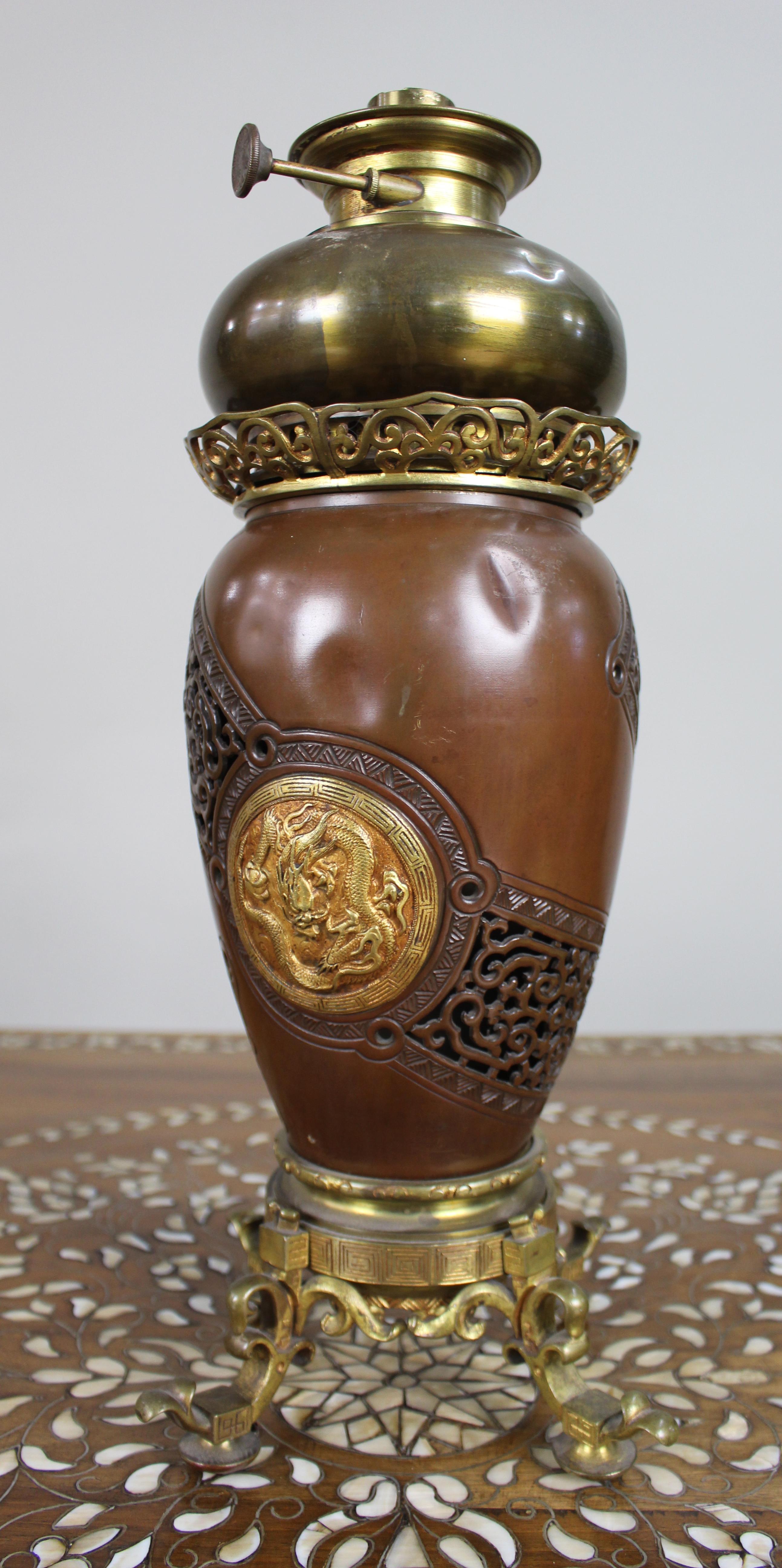 Lámpara de aceite japonesa de bronce del periodo Meiji c.1900 siglo XIX en venta