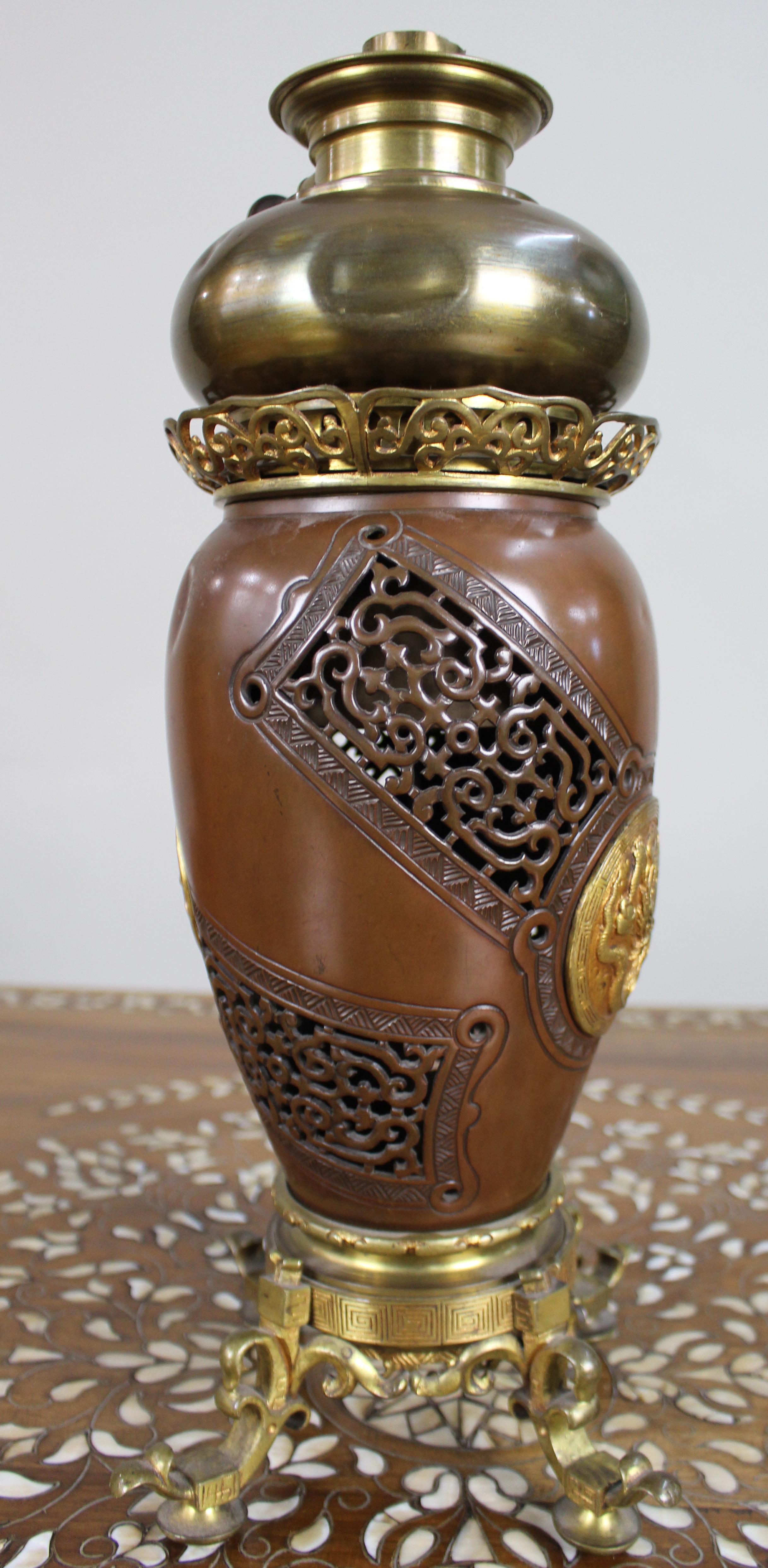 Lámpara de aceite japonesa de bronce del periodo Meiji c.1900 Bronce en venta