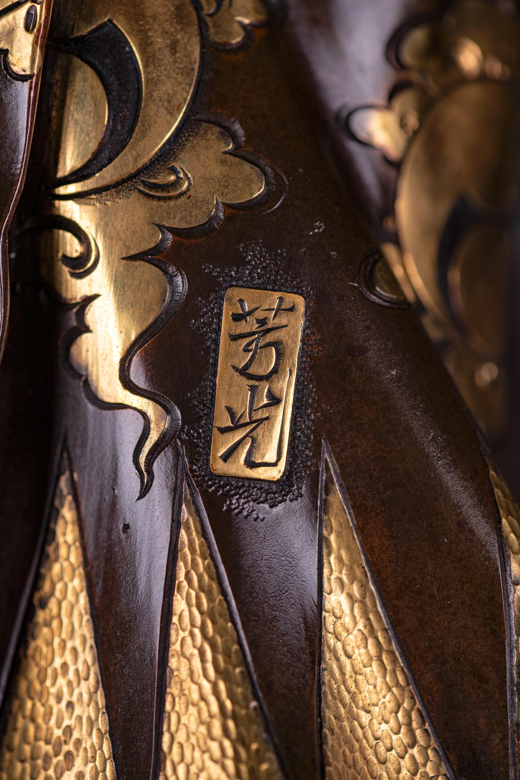 Scultura in bronzo giapponese del periodo Meiji di un guerriero samurai di Yoshimitsu in vendita 5