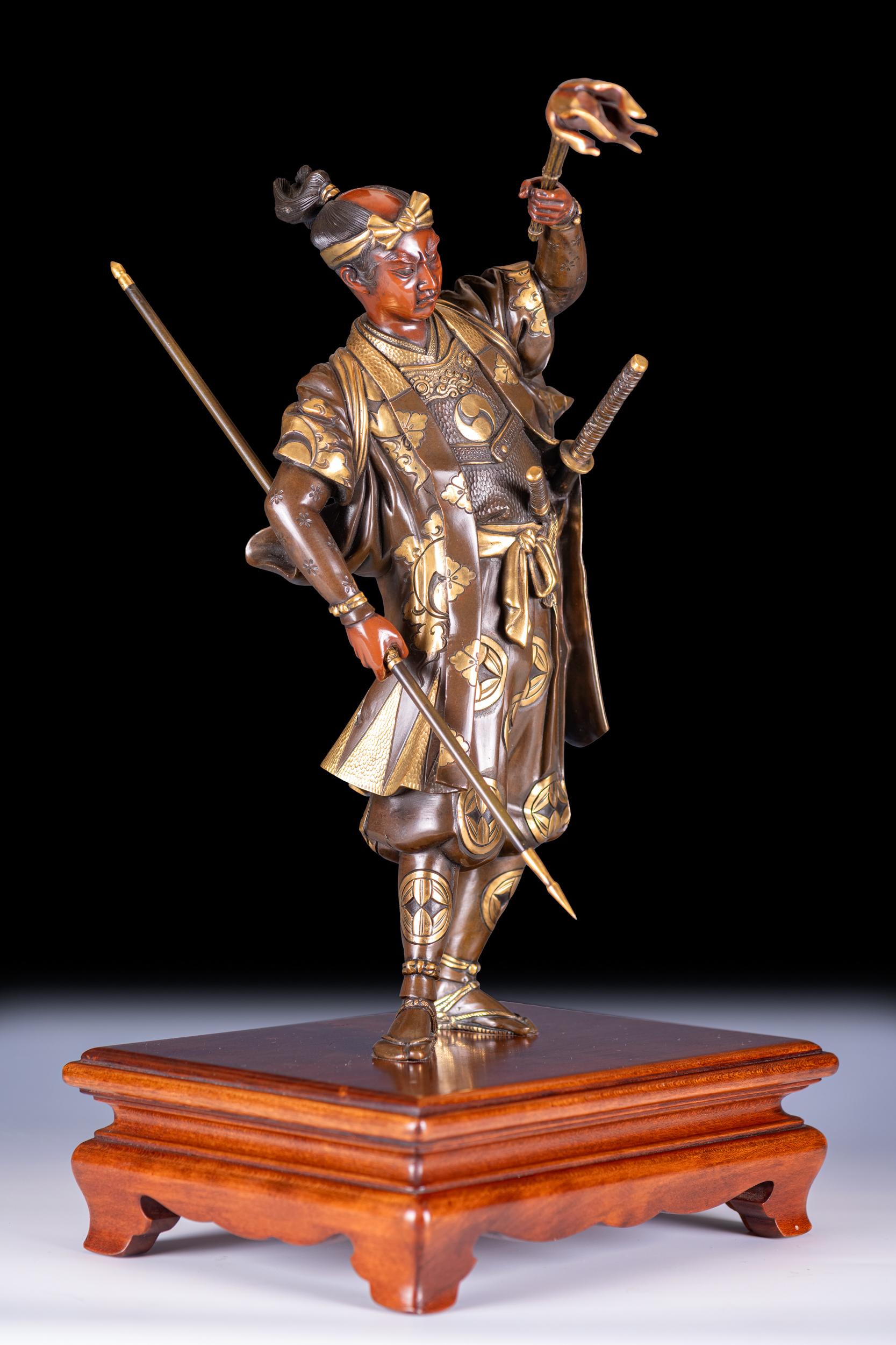 Giapponese Scultura in bronzo giapponese del periodo Meiji di un guerriero samurai di Yoshimitsu in vendita