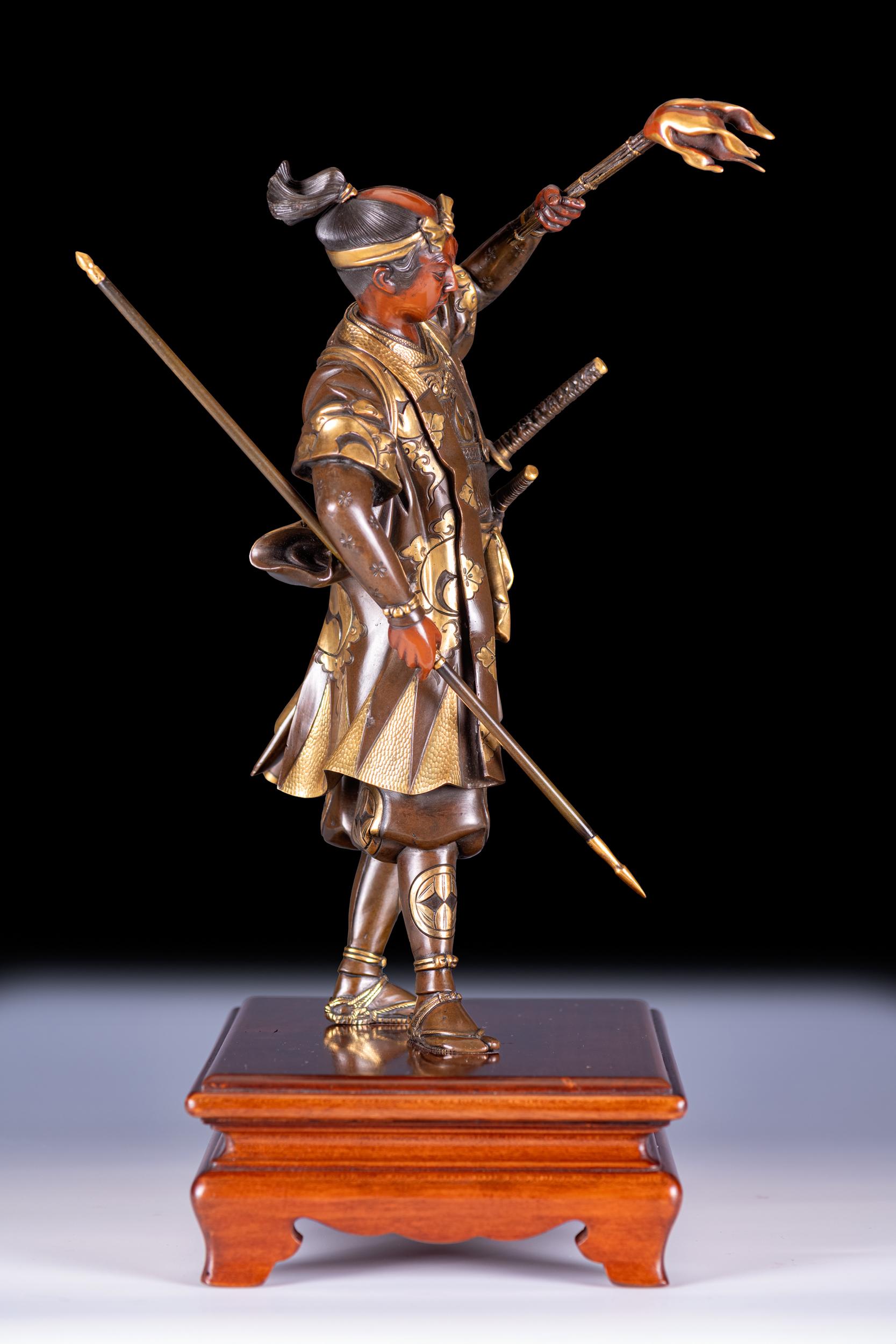 Scultura in bronzo giapponese del periodo Meiji di un guerriero samurai di Yoshimitsu In condizioni ottime in vendita a Dublin, IE