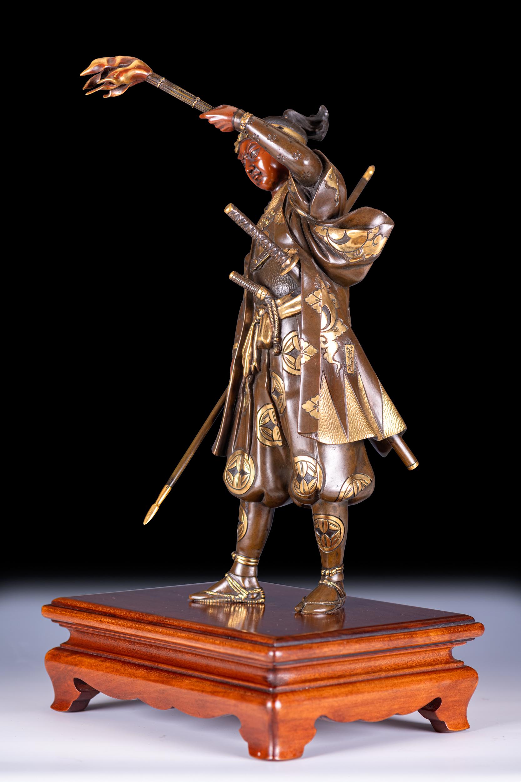 Scultura in bronzo giapponese del periodo Meiji di un guerriero samurai di Yoshimitsu in vendita 3