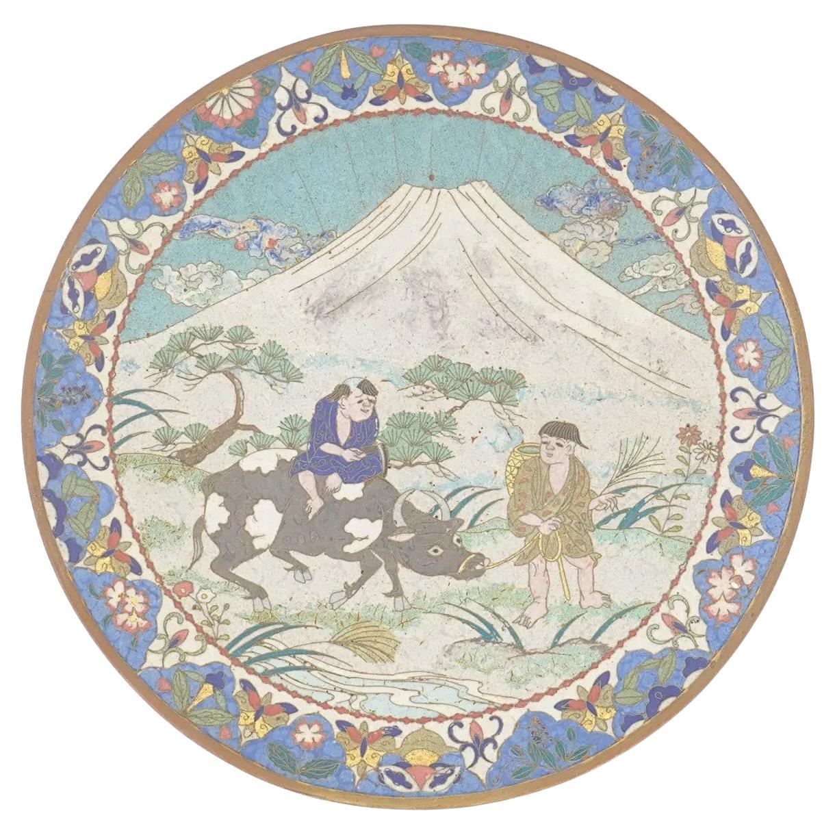 Piatto in smalto cloisonne giapponese del periodo Meiji con bufalo d
acqua del monte Fuji in vendita