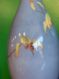 Vaso in smalto cloisonne giapponese del periodo Meiji con uccelli e foglie d'autunno Nagoya
