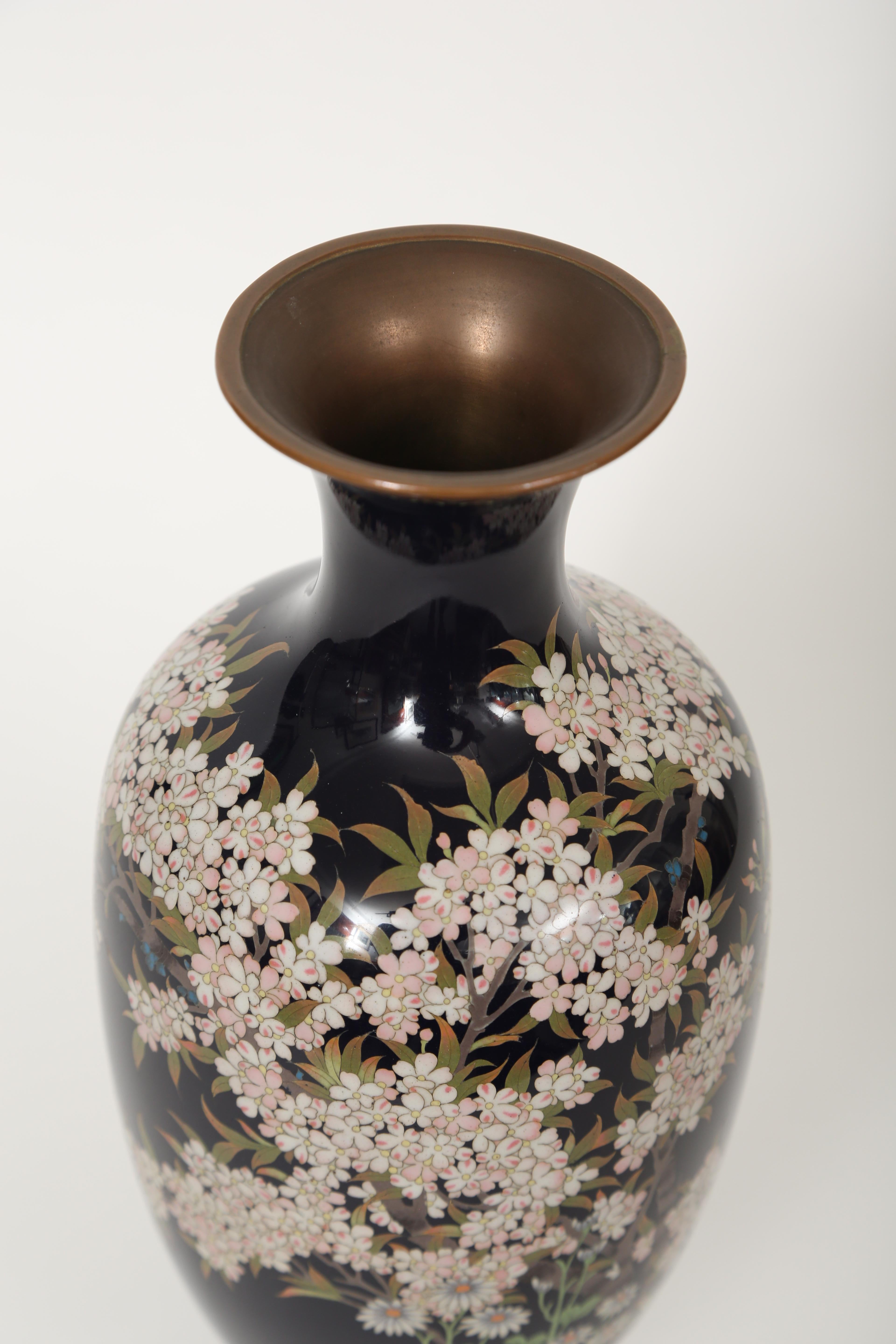  Meiji Period Japanese cloisonné Vase In Good Condition In West Palm Beach, FL