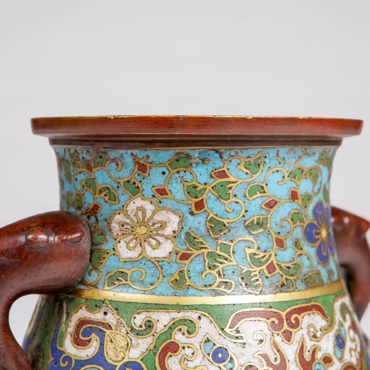 Meiji Period Japanese Cloisonné Vase with Polychrome Enamel For Sale 4