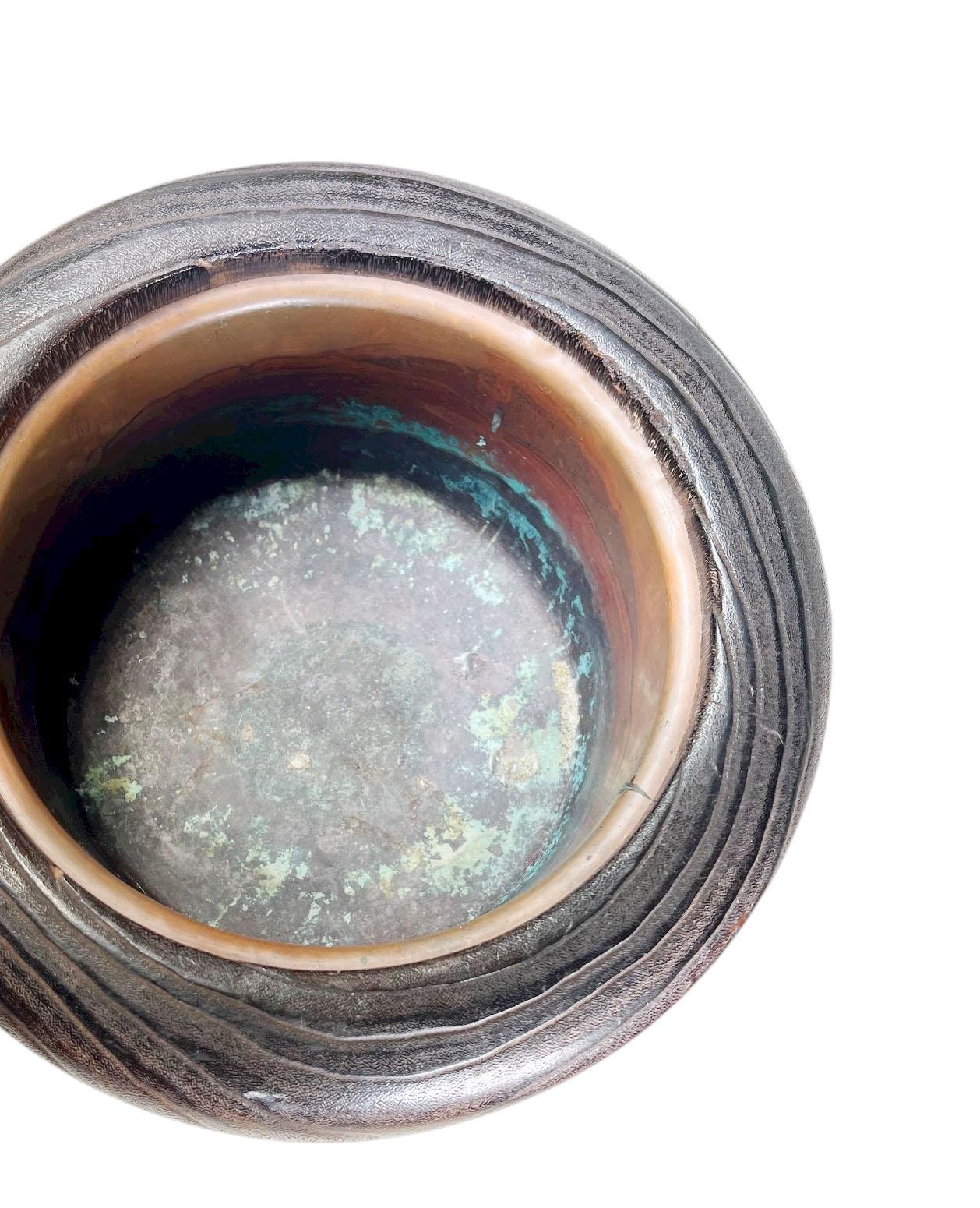 Hibachi japonais de la période Meiji avec aigle doré Bon état - En vente à Dallas, TX