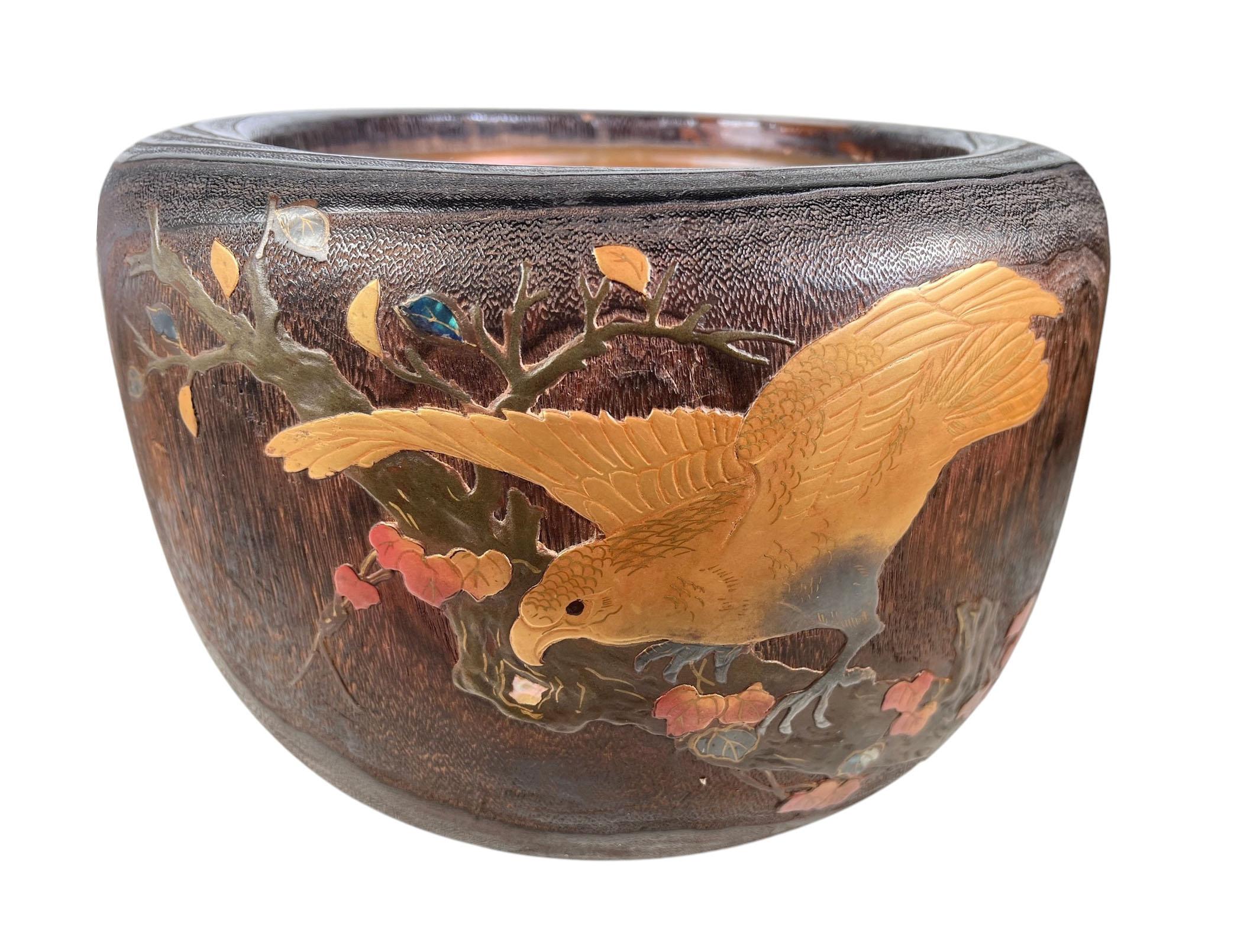 Hibachi japonais de la période Meiji avec aigle doré en vente 1