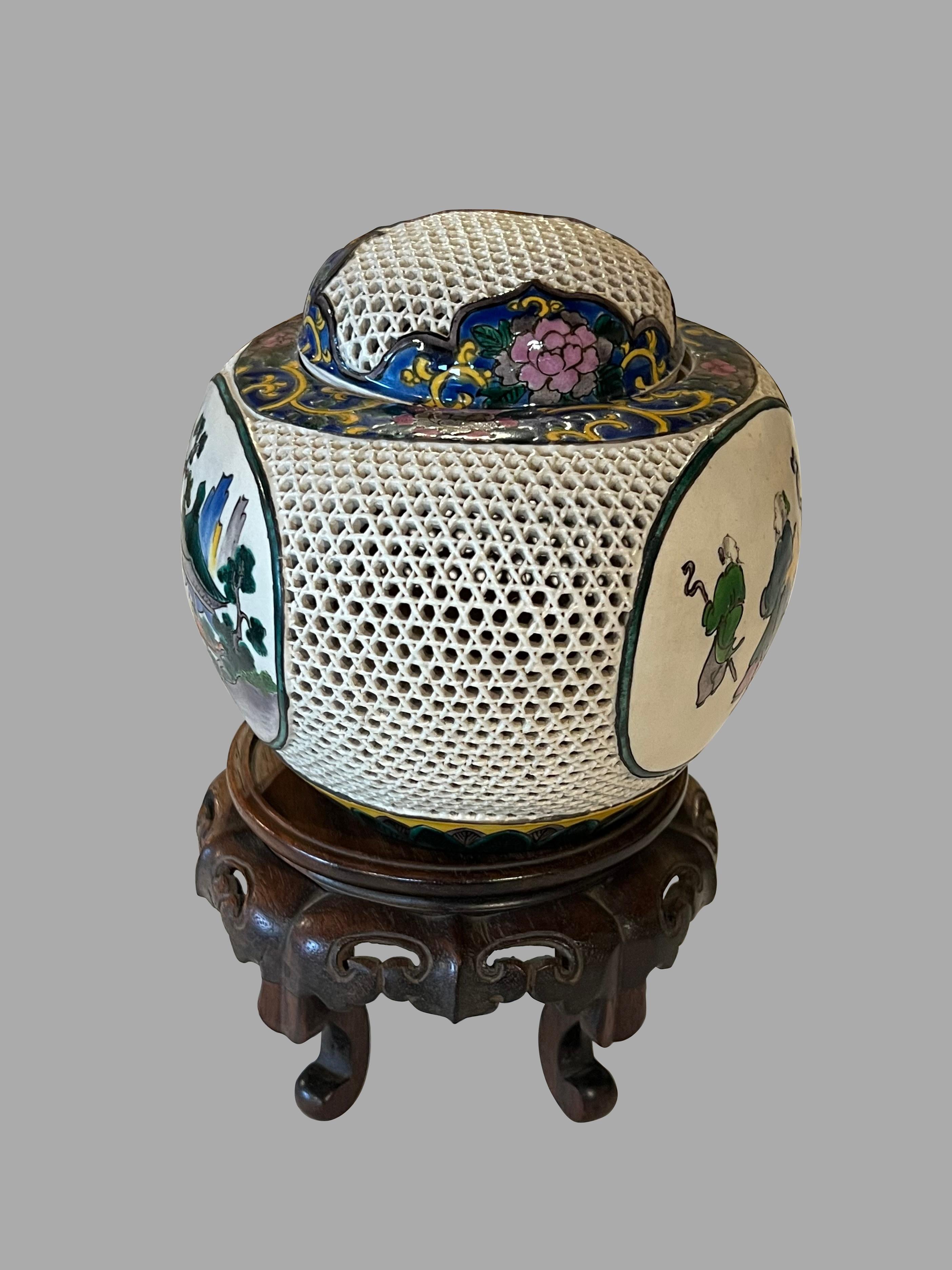 Meiji Period Japanese Kutani Censer Decorated with Figures In Exotic Landscape In Good Condition For Sale In San Francisco, CA