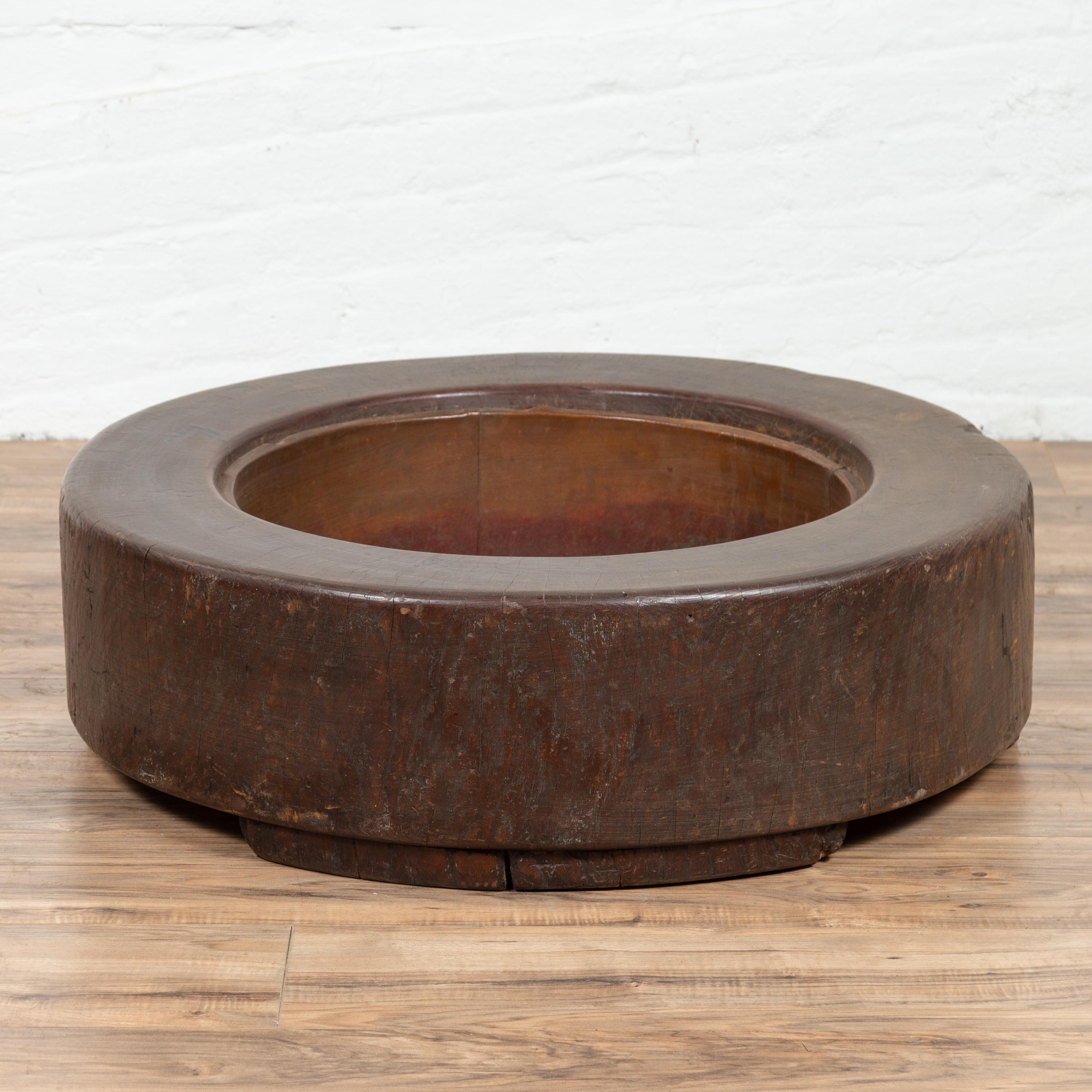 An antique Japanese Meiji period wood root hibachi from the early 20th century, with brown patina. Born in Japan during the early years of the 20th century, this round hibachi, made of the root of a tree, charms us with its rustic appearance. Used